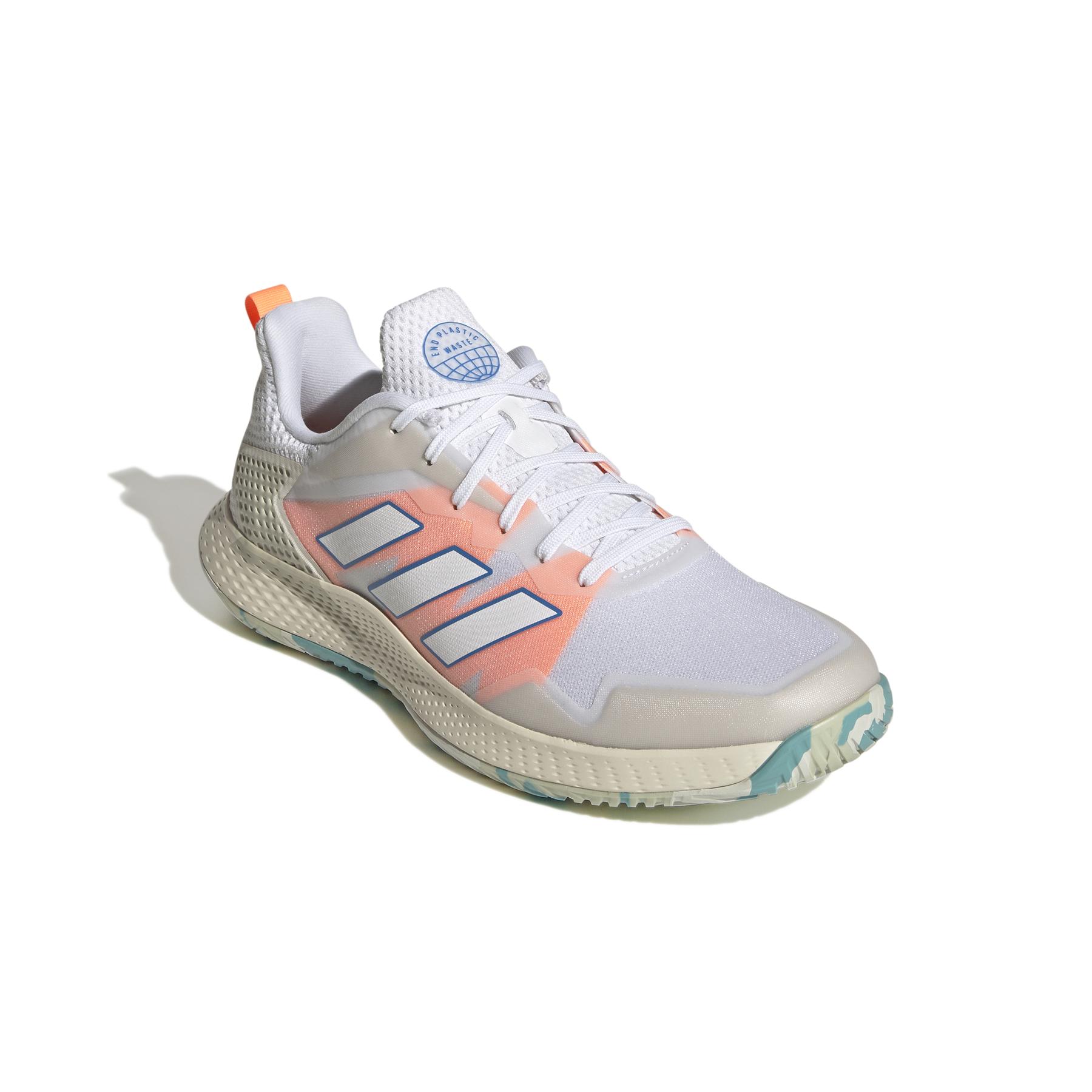 product/a/d/adidas_gv9520_6_footwear_photography_front_lateral_top_view_white_000.jpg