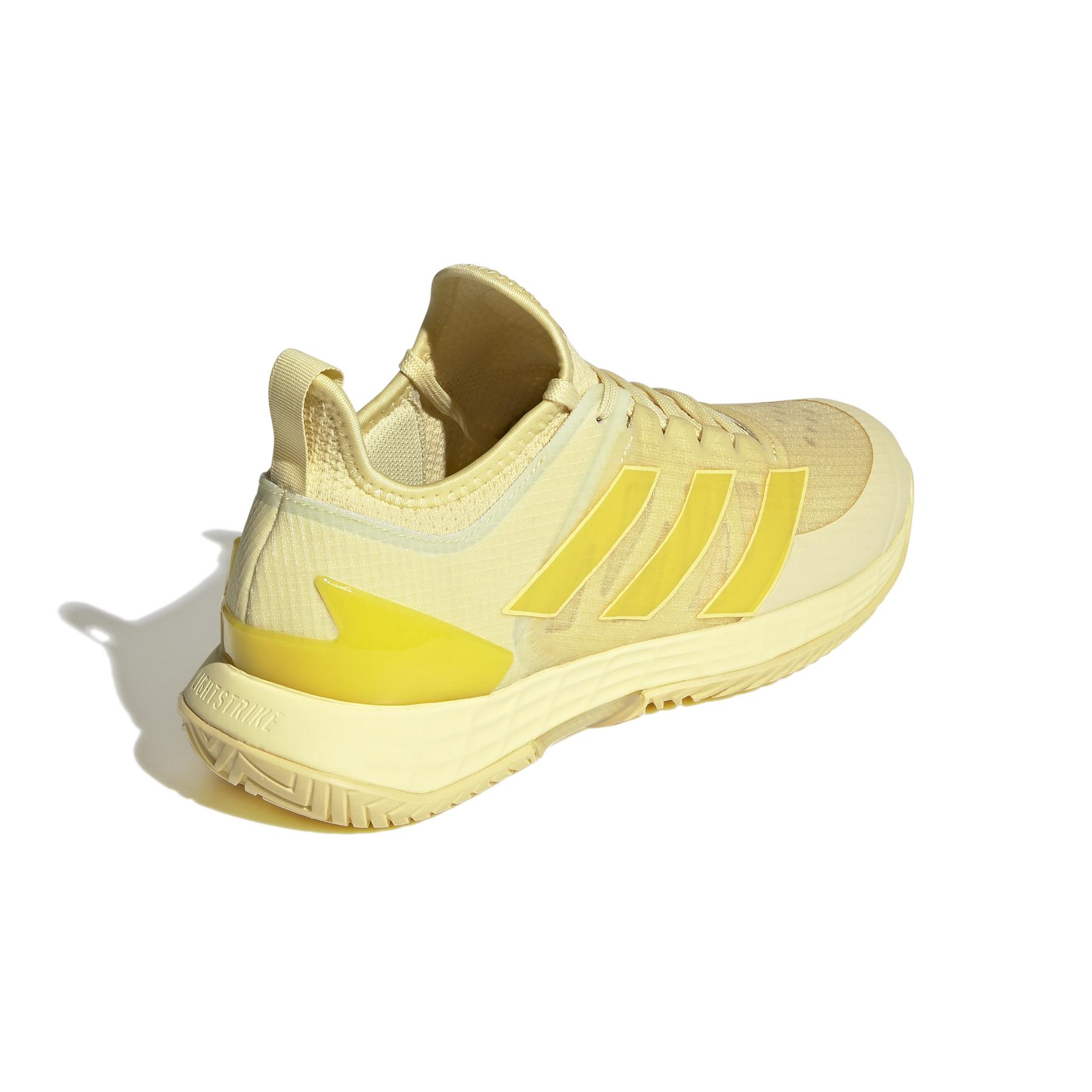 a/d/adidas_gw3819_7_footwear_photography_back_lateral_top_view_white_000.jpg