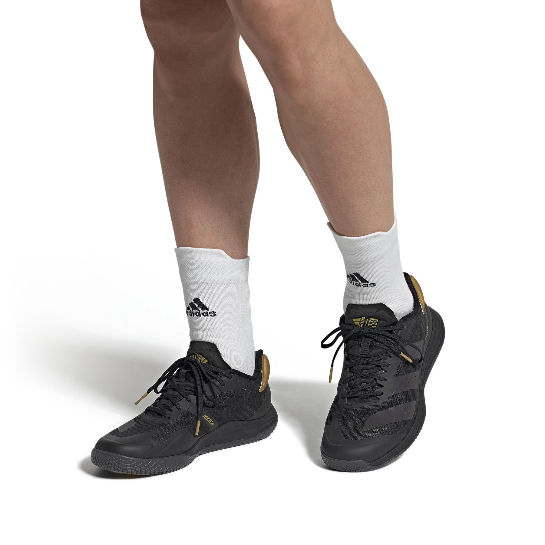 a/d/adidas_gw5064_11_footwear_on_model_front_view_white_000.jpg