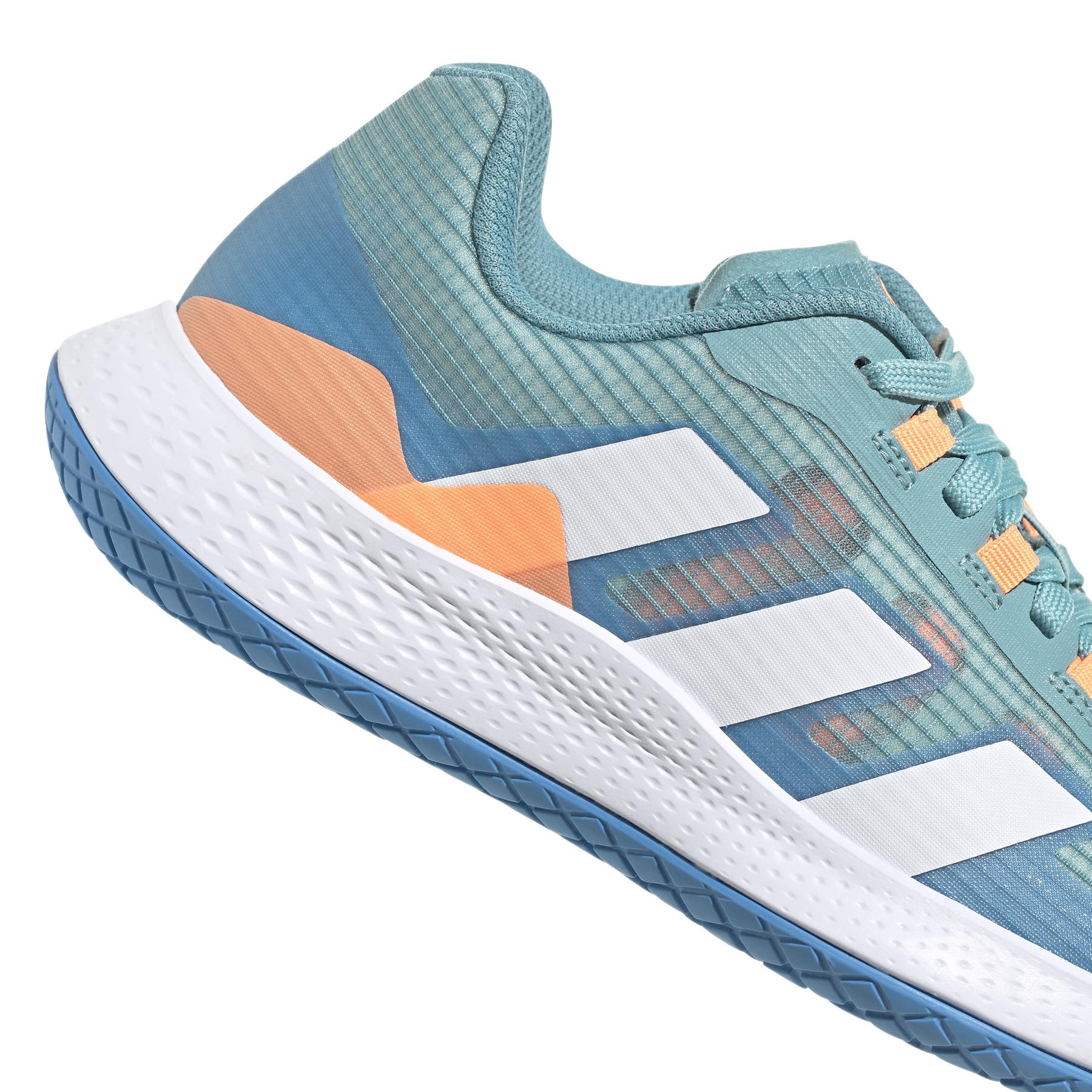 product/a/d/adidas_gx1257_8_footwear_photography_detail_view_1_white_000.jpg
