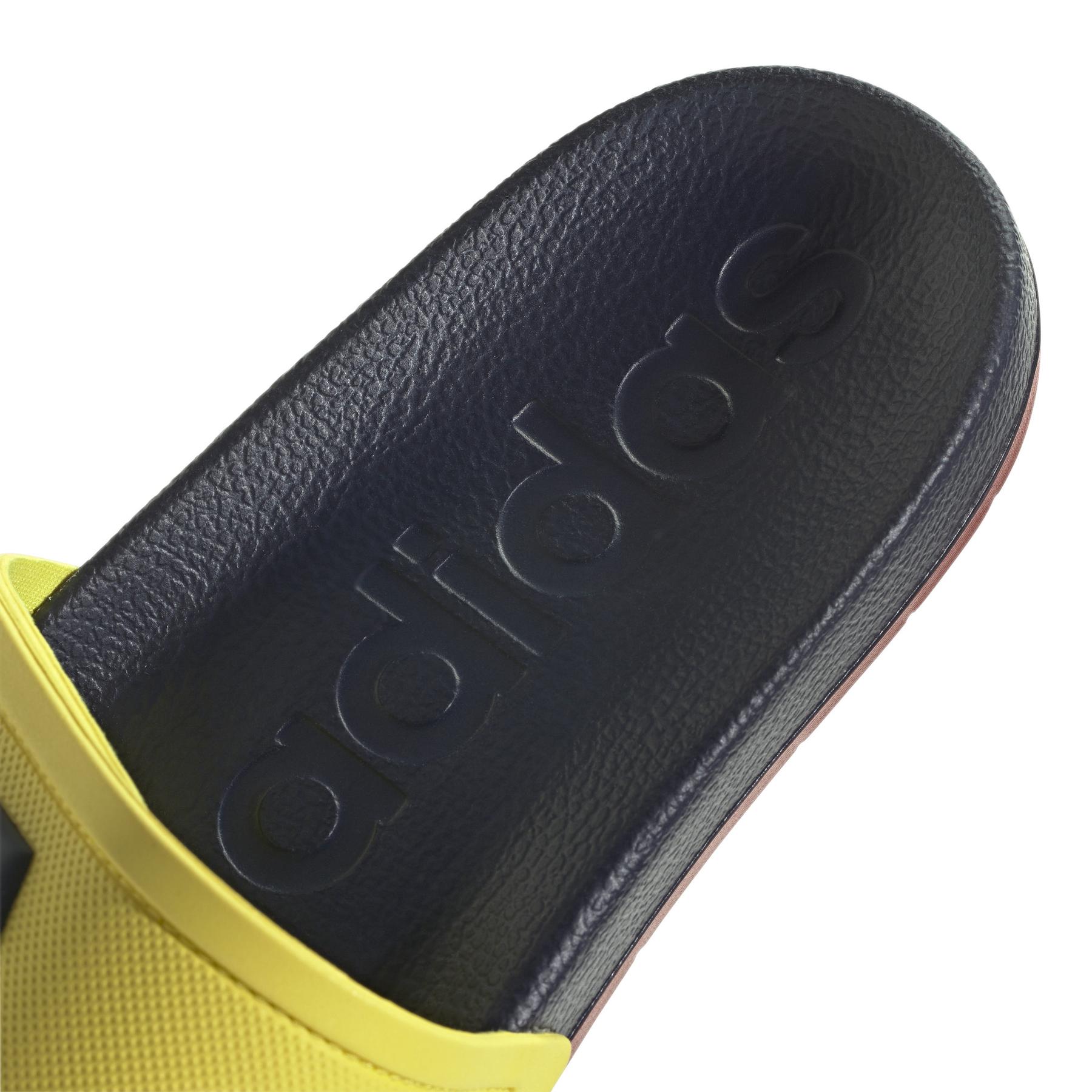 a/d/adidas_gx9709_9_footwear_photography_detail_view_2_white_000.jpg