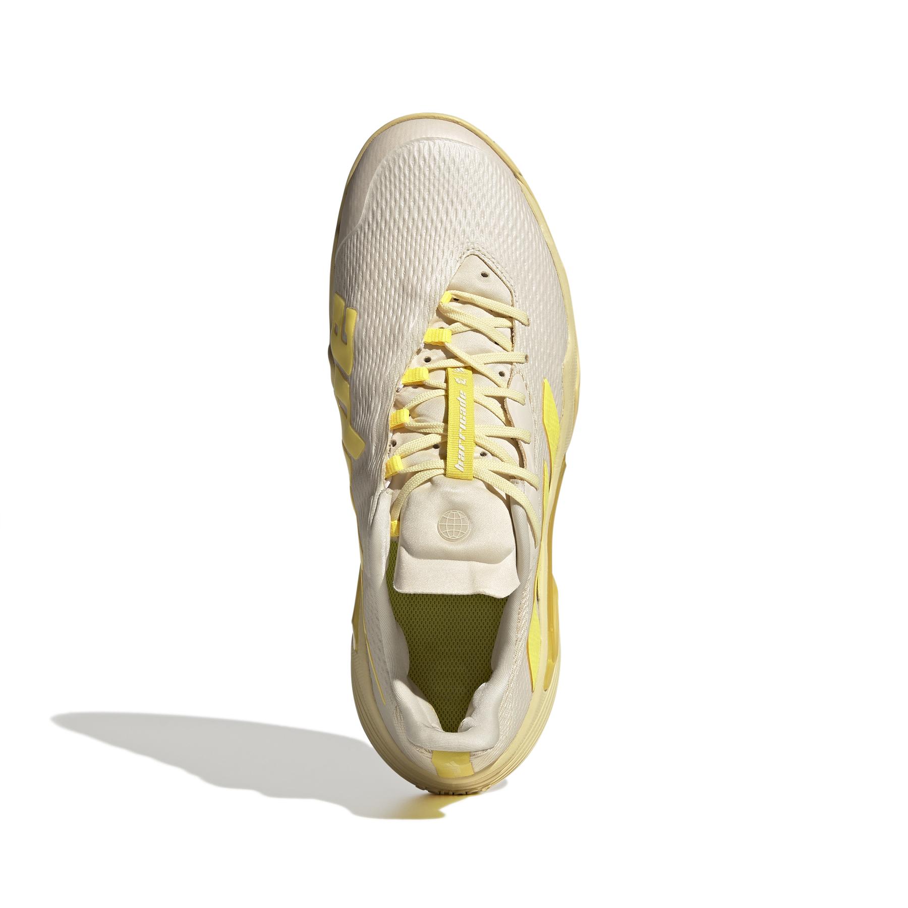 product/a/d/adidas_gy1448_3_footwear_photography_top_portrait_view_white_000.jpg