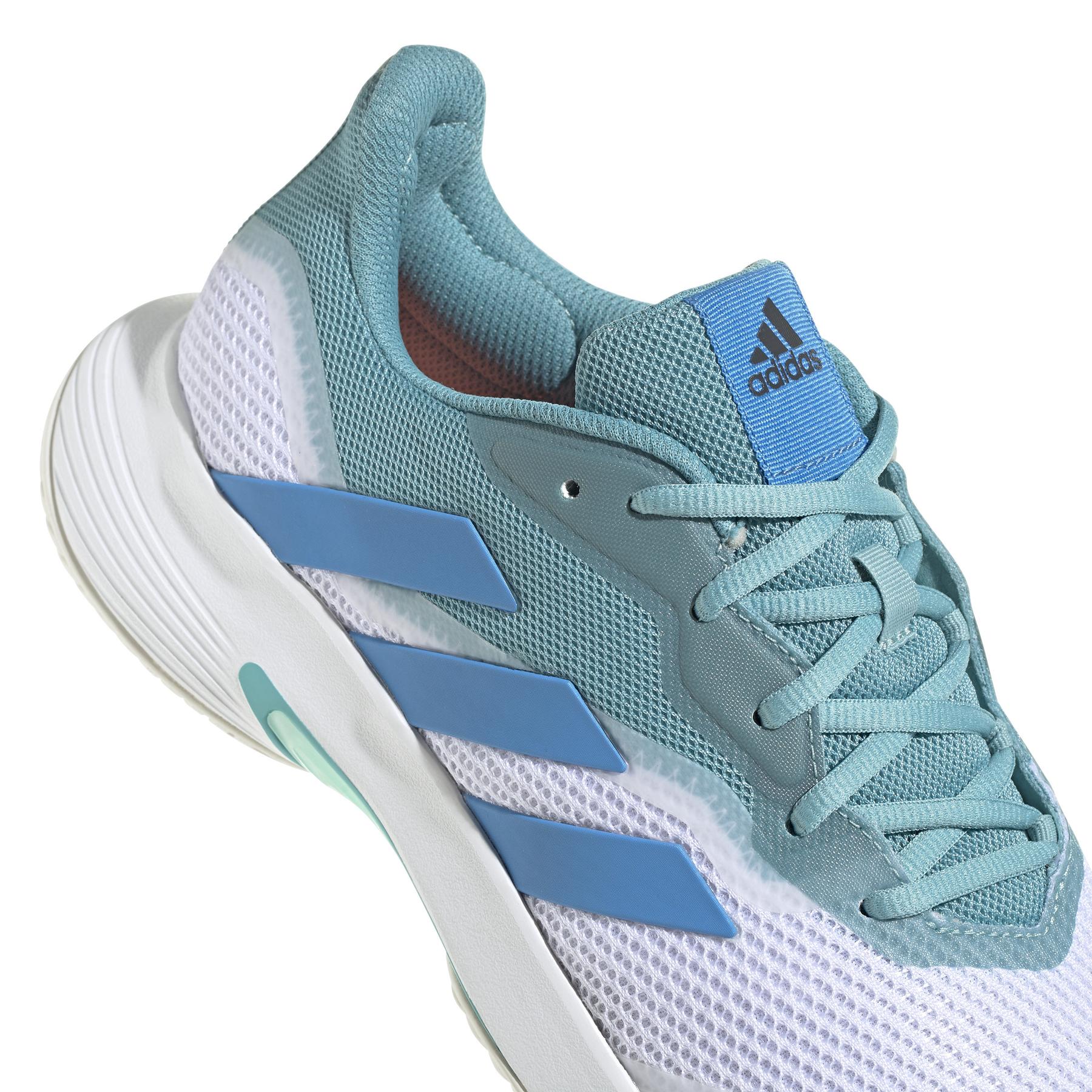 product/a/d/adidas_gy4002_8_footwear_photography_detail_view_1_white_000.jpg