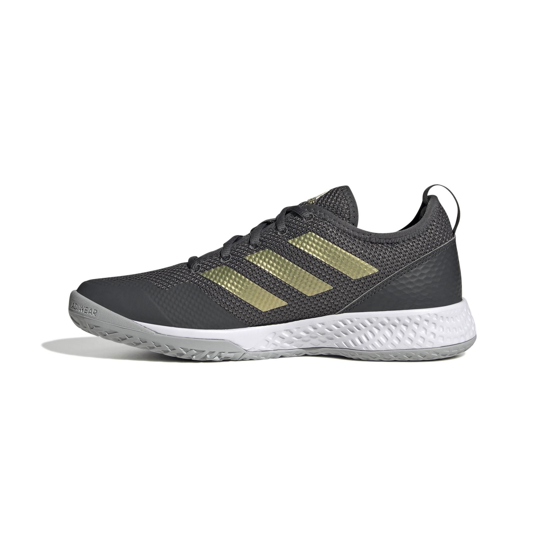 product/a/d/adidas_h00943_5_footwear_photography_side_medial_center_view_white-nw040824x.jpg