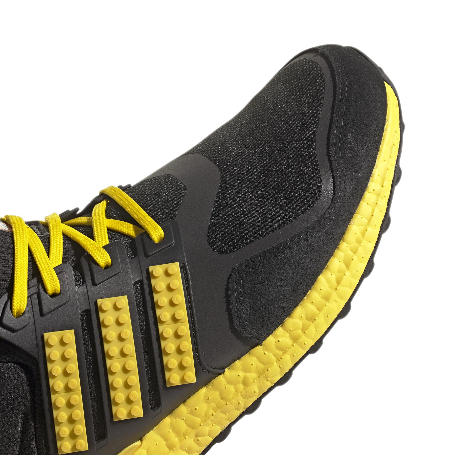 product/a/d/adidas_h67953_9_footwear_photography_detail_view_2_white.jpg