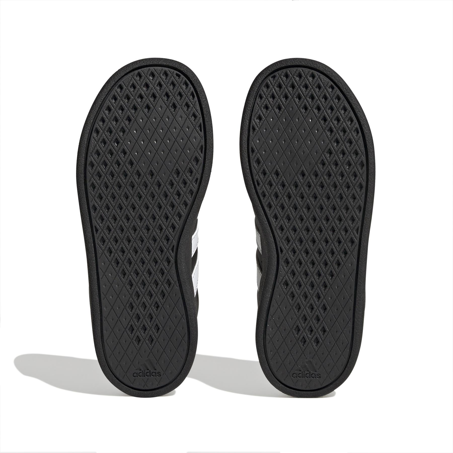 product/a/d/adidas_hp8961_4_footwear_photography_bottom_view_white-nw052424.jpg