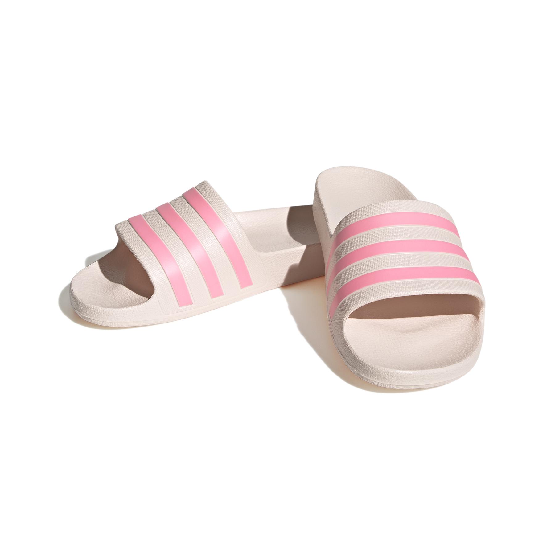 product/a/d/adidas_hp9394_6_footwear_photography_front_lateral_top_view_white.jpg