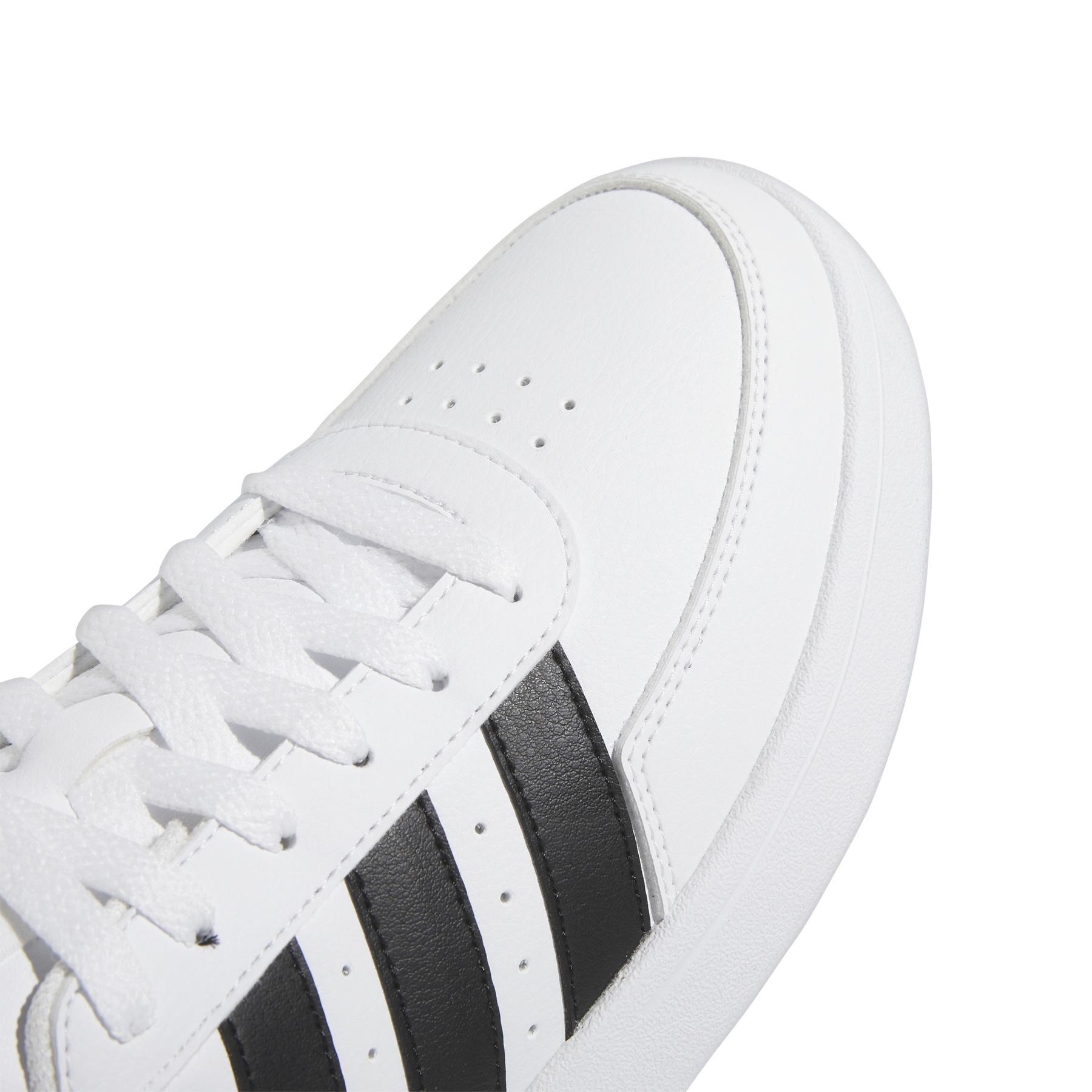 product/a/d/adidas_hp9445_8_footwear_photography_detail_view_1_white-nw052424.jpg