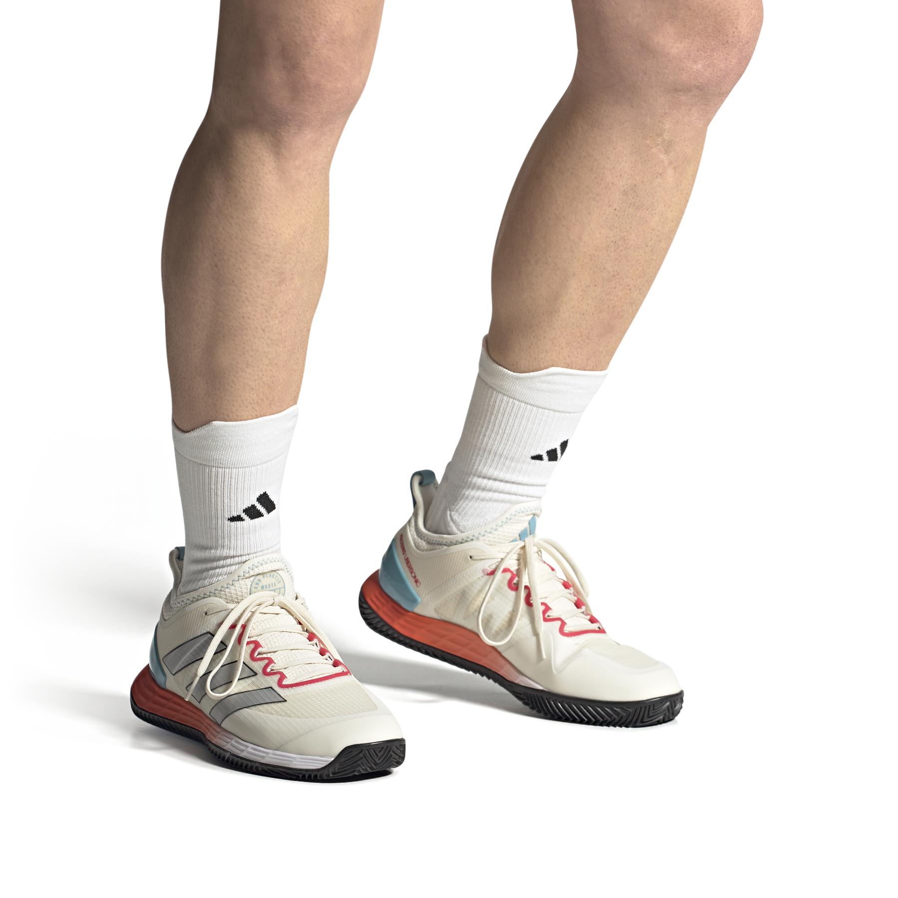 a/d/adidas_hq5930_11_footwear_on_model_front_view_white_xo.jpg