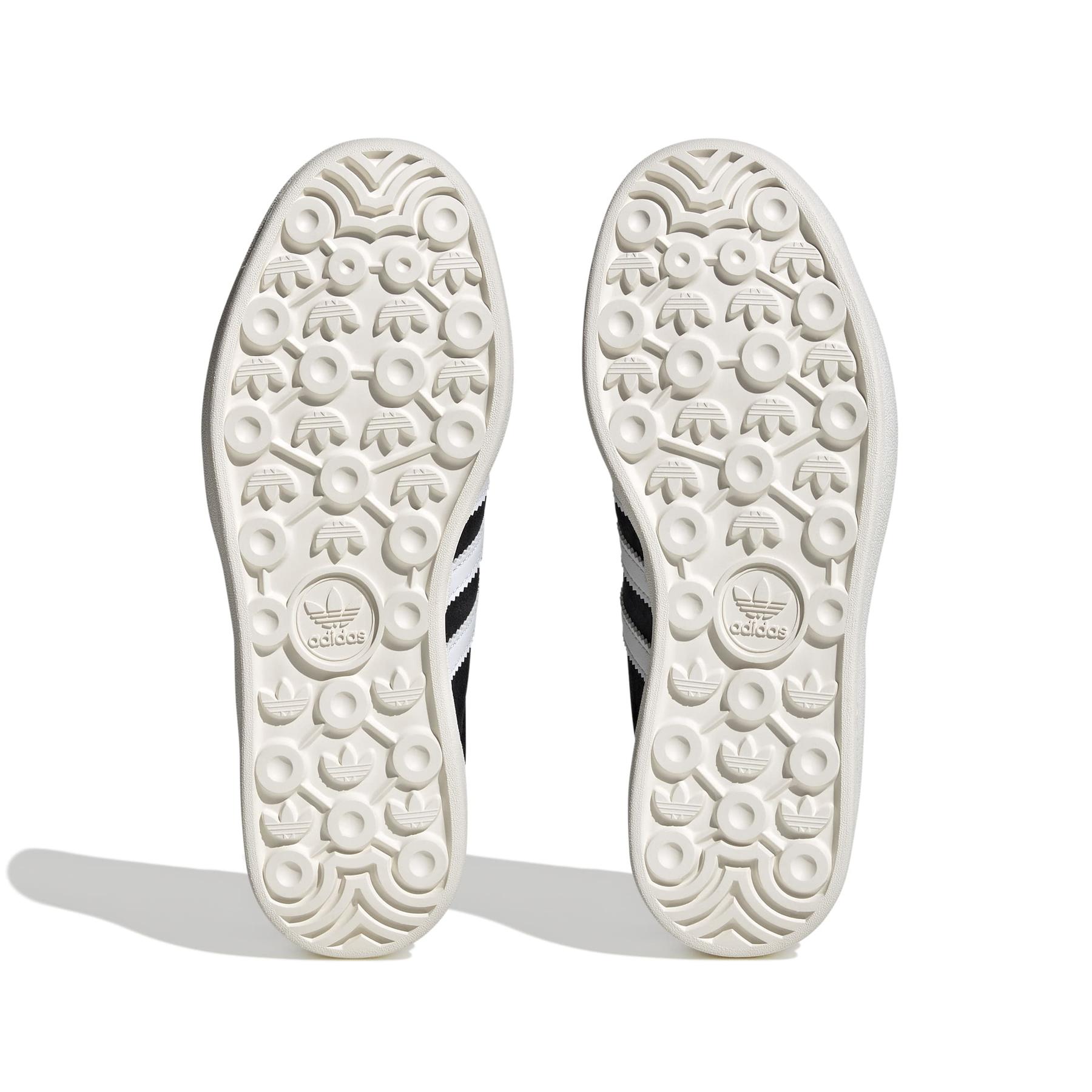 product/a/d/adidas_hq6912_4_footwear_photography_bottom_view_white.jpg