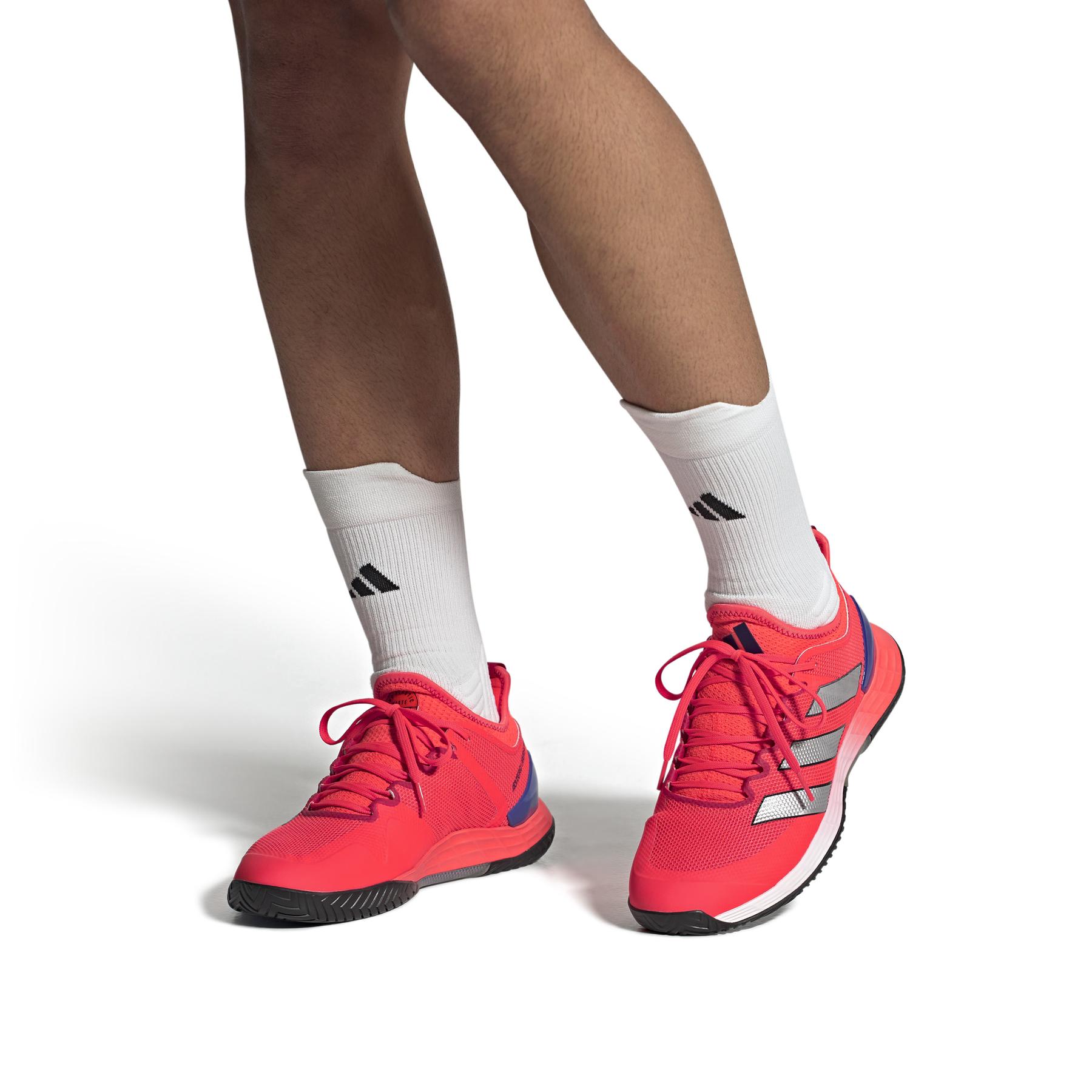 a/d/adidas_hq8379_11_footwear_on_model_front_view_white-nw040824x.jpg