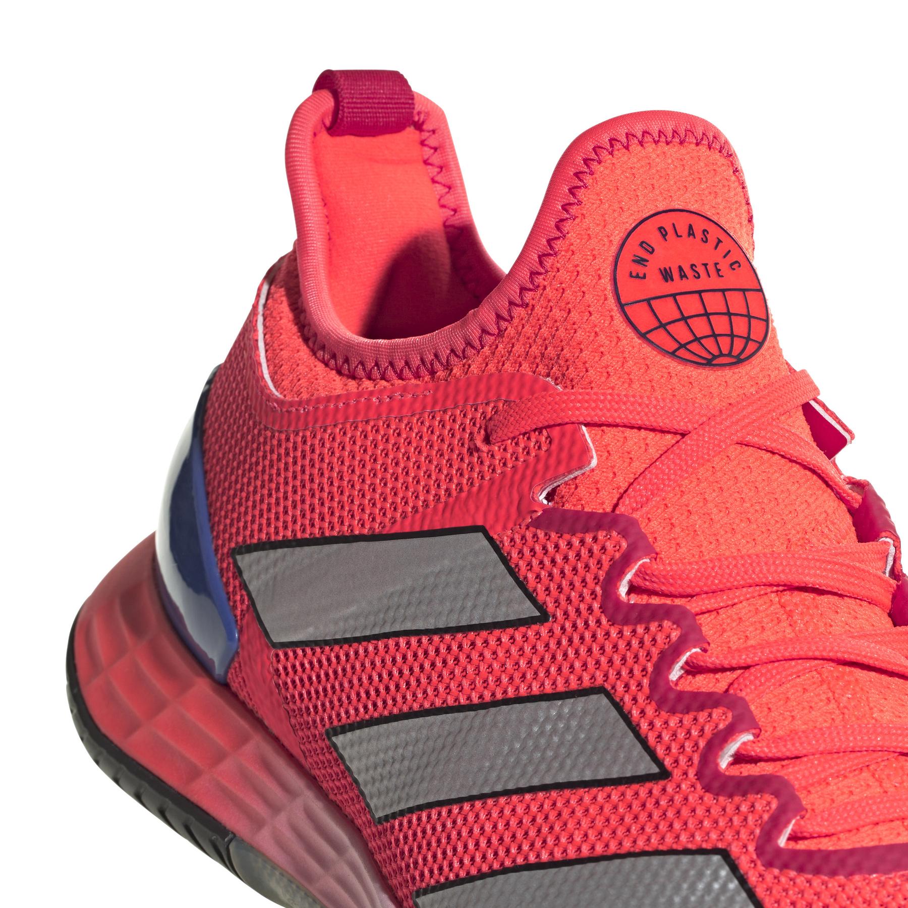 a/d/adidas_hq8379_8_footwear_photography_detail_view_1_white-nw040824x.jpg