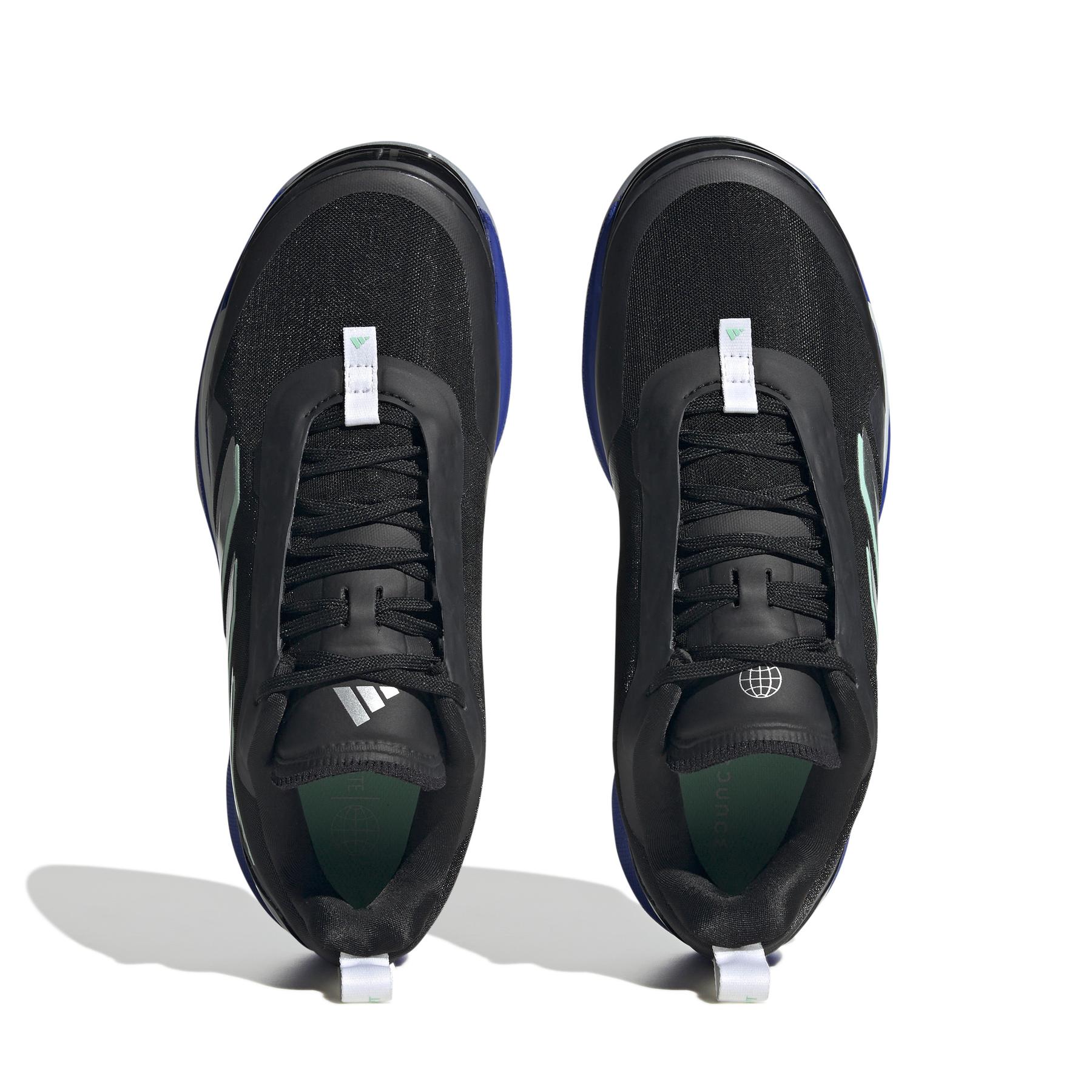 a/d/adidas_hq8402_3_footwear_photography_top_portrait_view_white.jpg