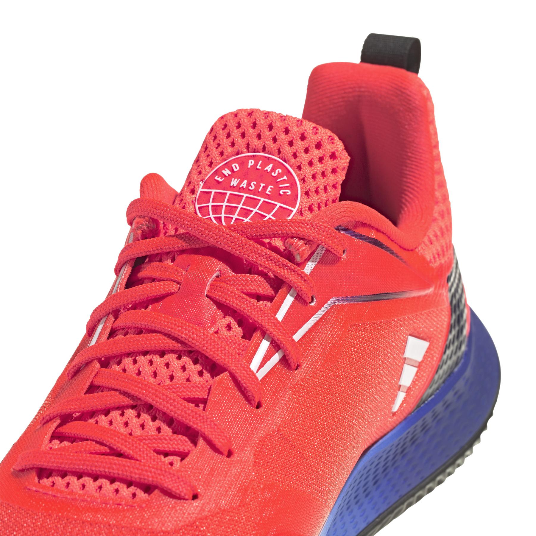 product/a/d/adidas_hq8452_10_footwear_photography_detail_view_3_white.jpg