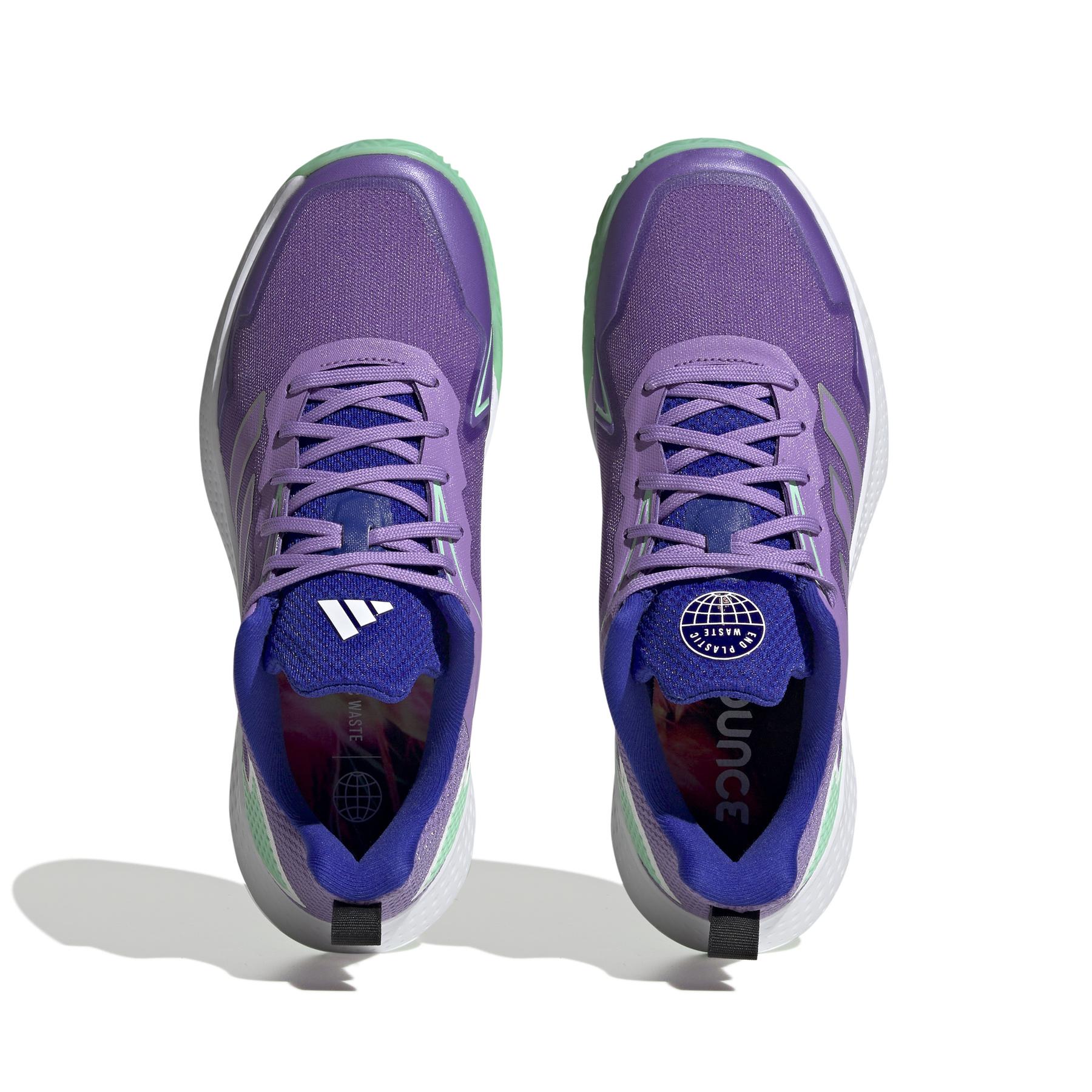 product/a/d/adidas_hq8465_3_footwear_photography_top_portrait_view_white.jpg