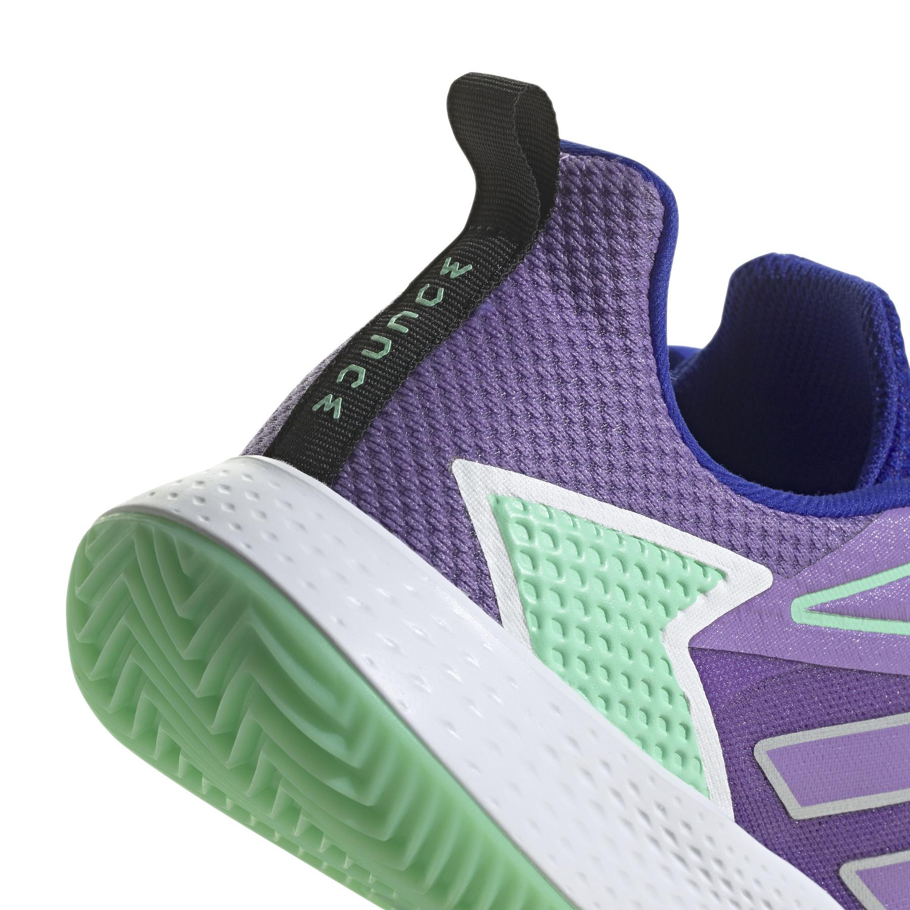 product/a/d/adidas_hq8465_9_footwear_photography_detail_view_2_white.jpg