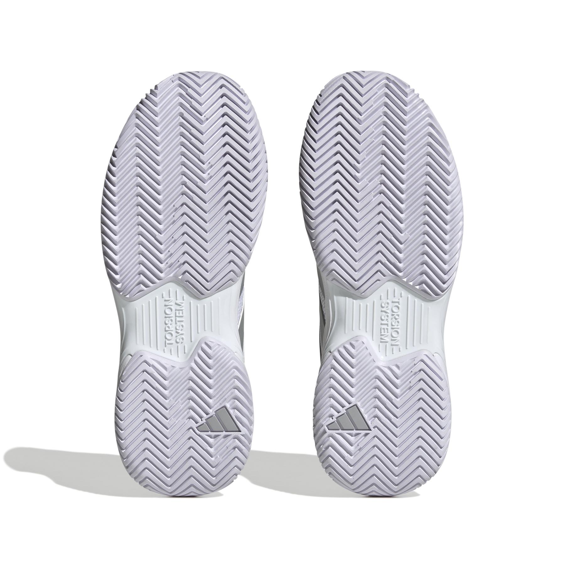 product/a/d/adidas_hq8473_4_footwear_photography_bottom_view_white-nw040824x.jpg