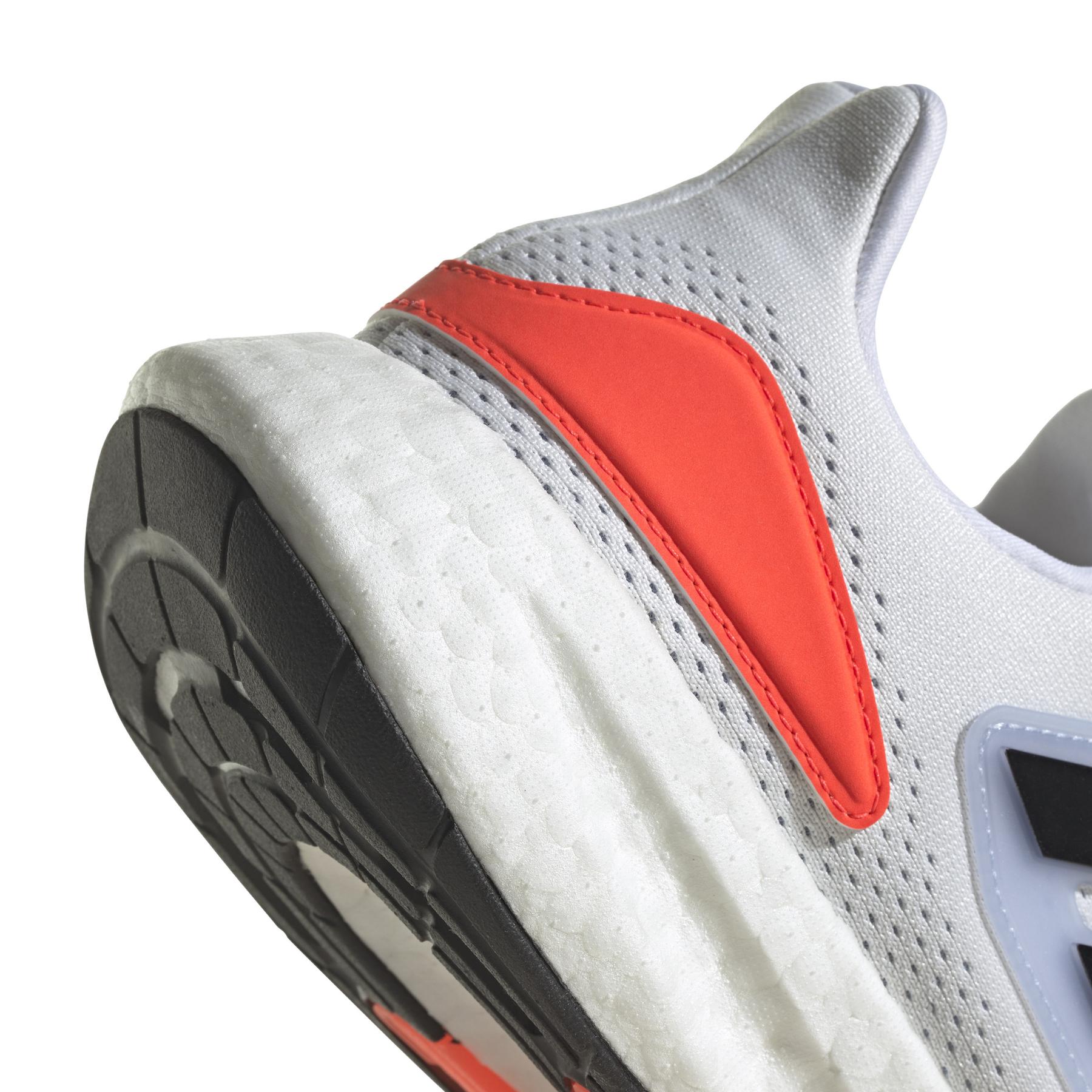 product/a/d/adidas_hq8589_9_footwear_photography_detail_view_2_white_000.jpg