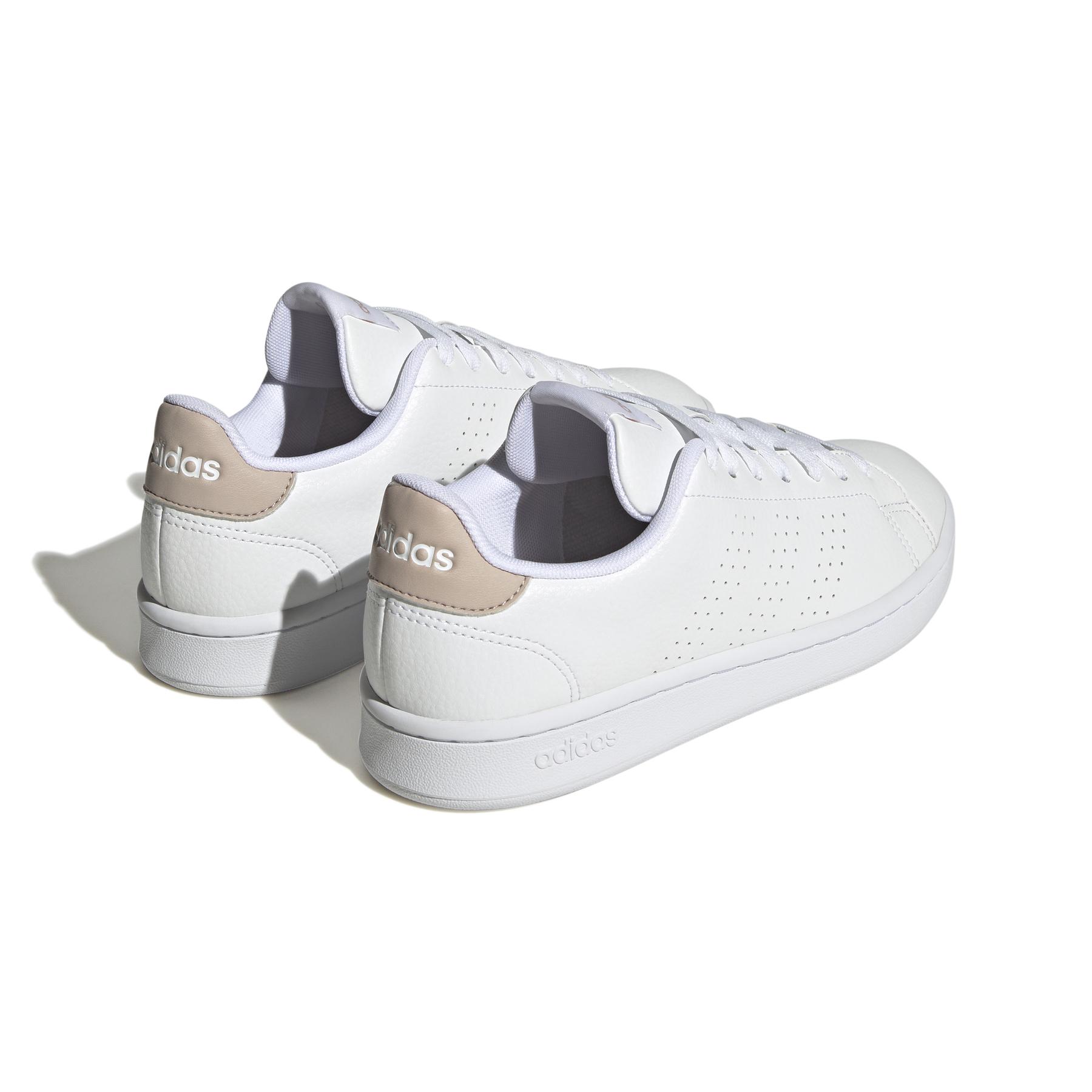 product/a/d/adidas_hr0319_7_footwear_photography_back_lateral_top_view_white_000.jpg