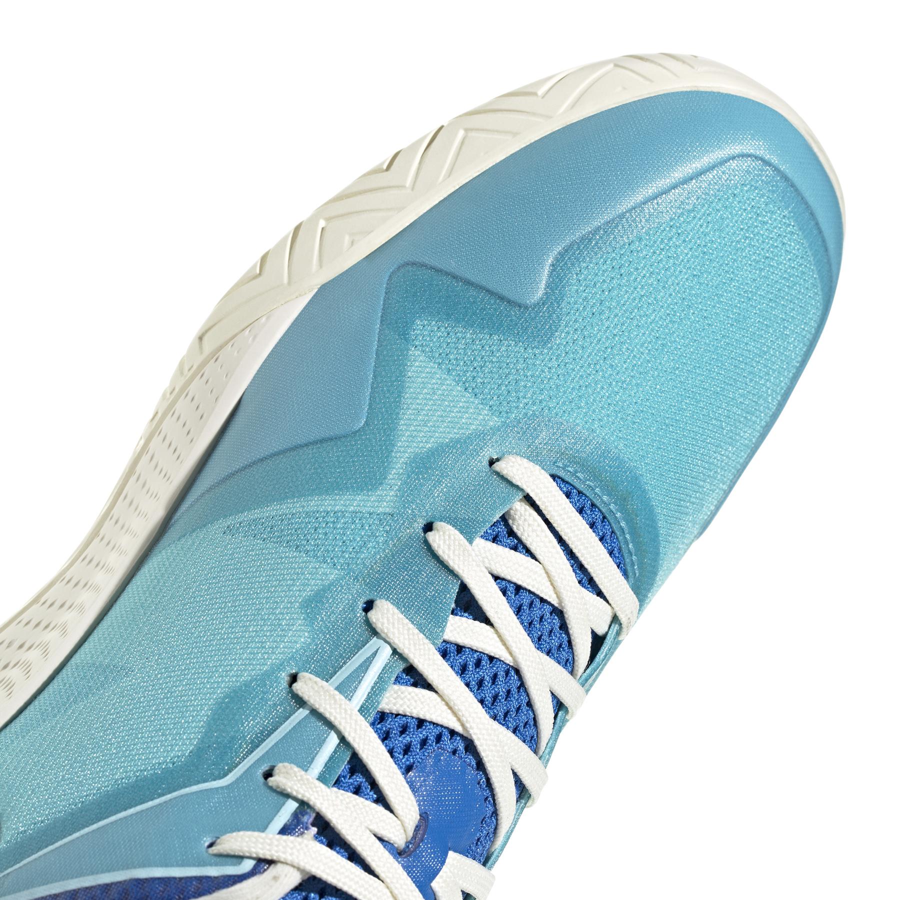 product/a/d/adidas_id1506_10_footwear_photography_detail_view_3_white-nw040824x.jpg