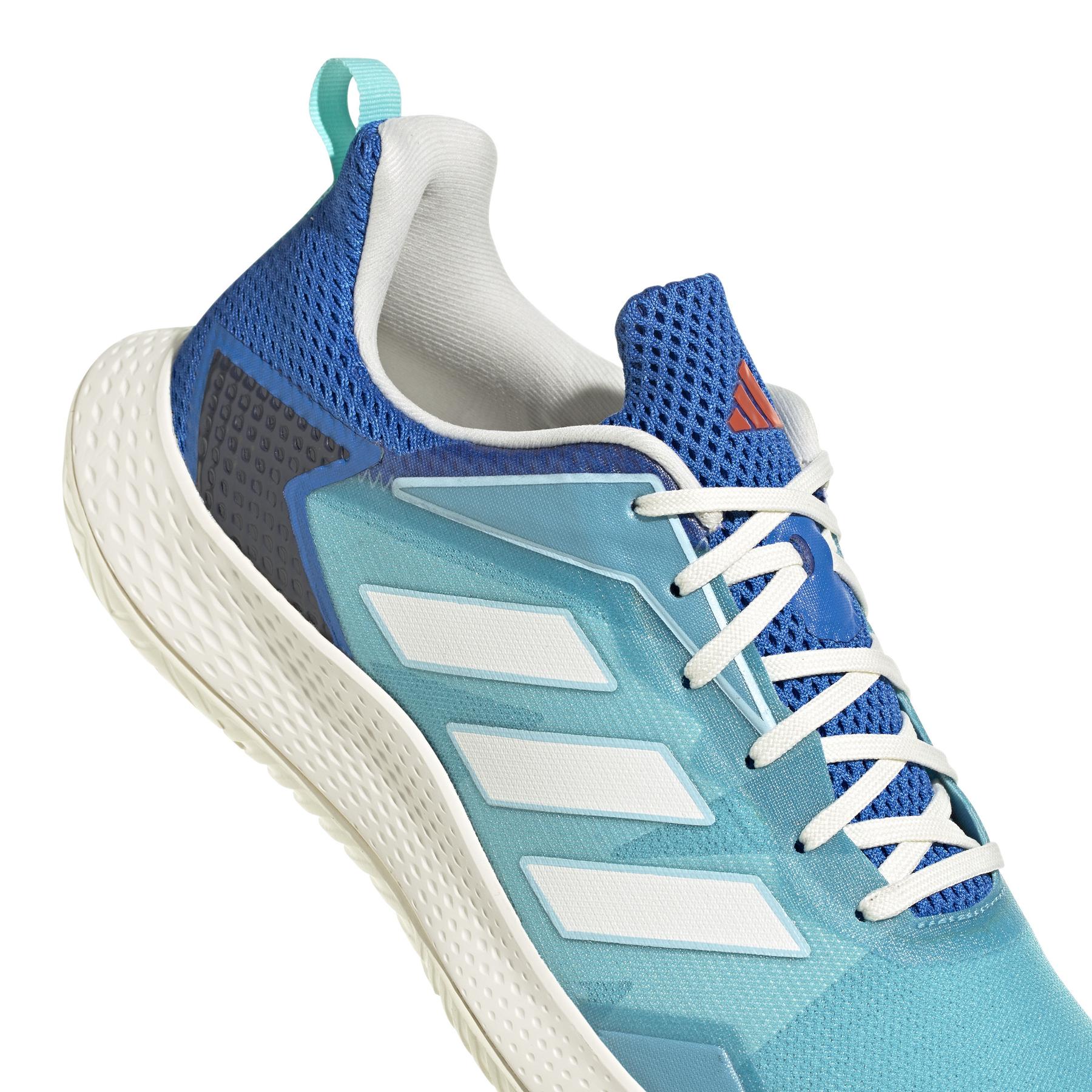 product/a/d/adidas_id1506_9_footwear_photography_detail_view_2_white-nw040824x.jpg