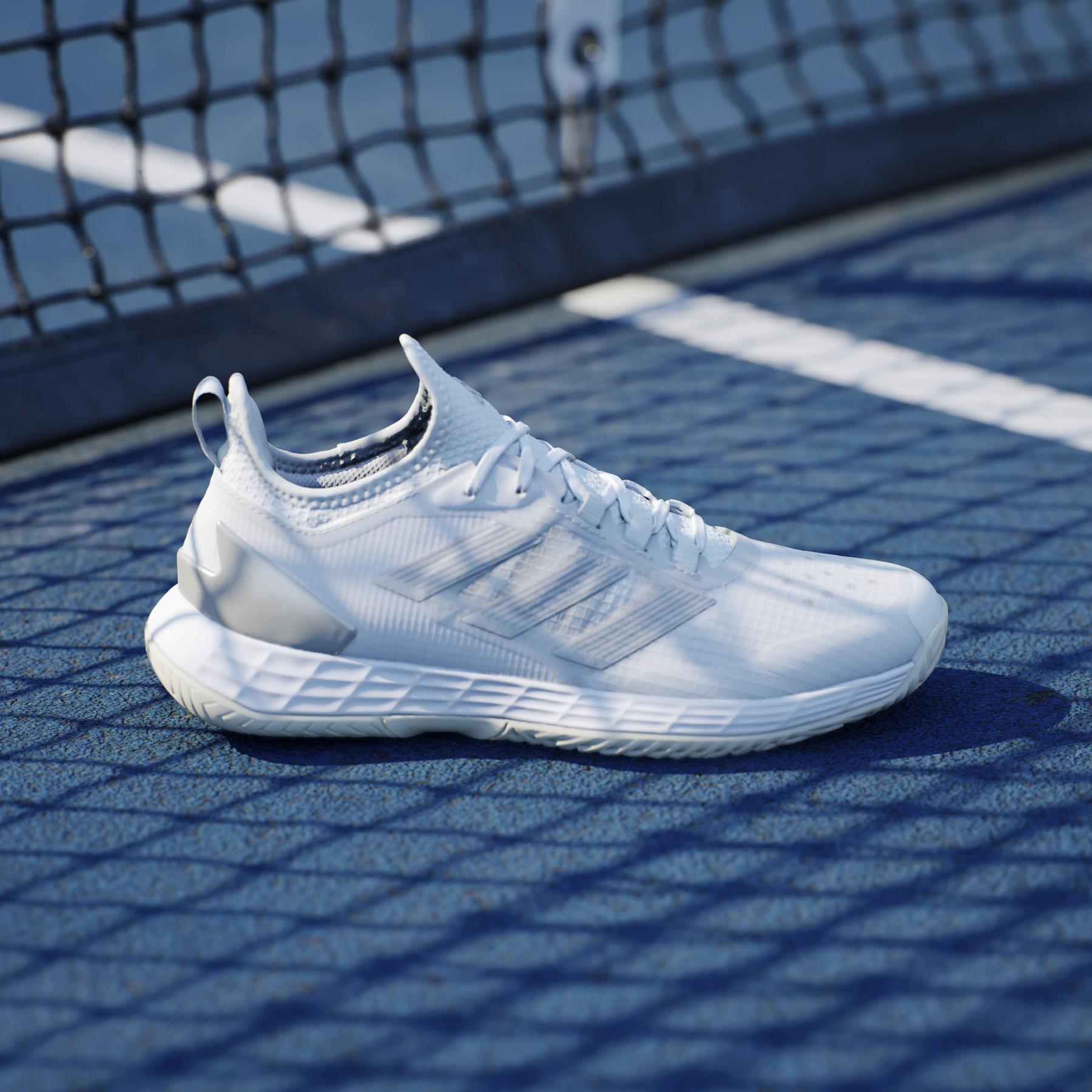 a/d/adidas_id1566_14_footwear_photography_heromrktng_view_3-nw040824x.jpg