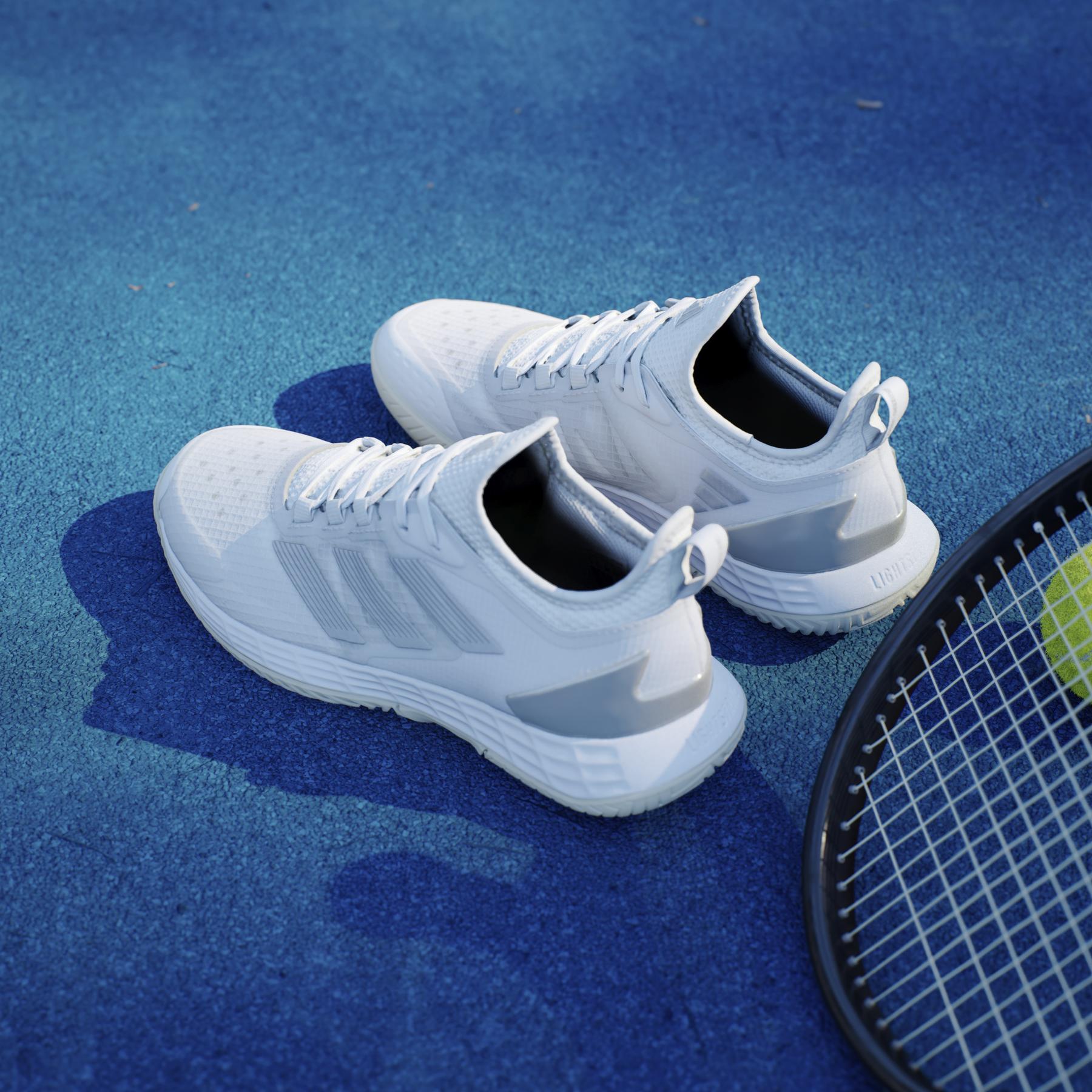 a/d/adidas_id1566_19_footwear_photography_heromrktng_view_6-nw040824x.jpg