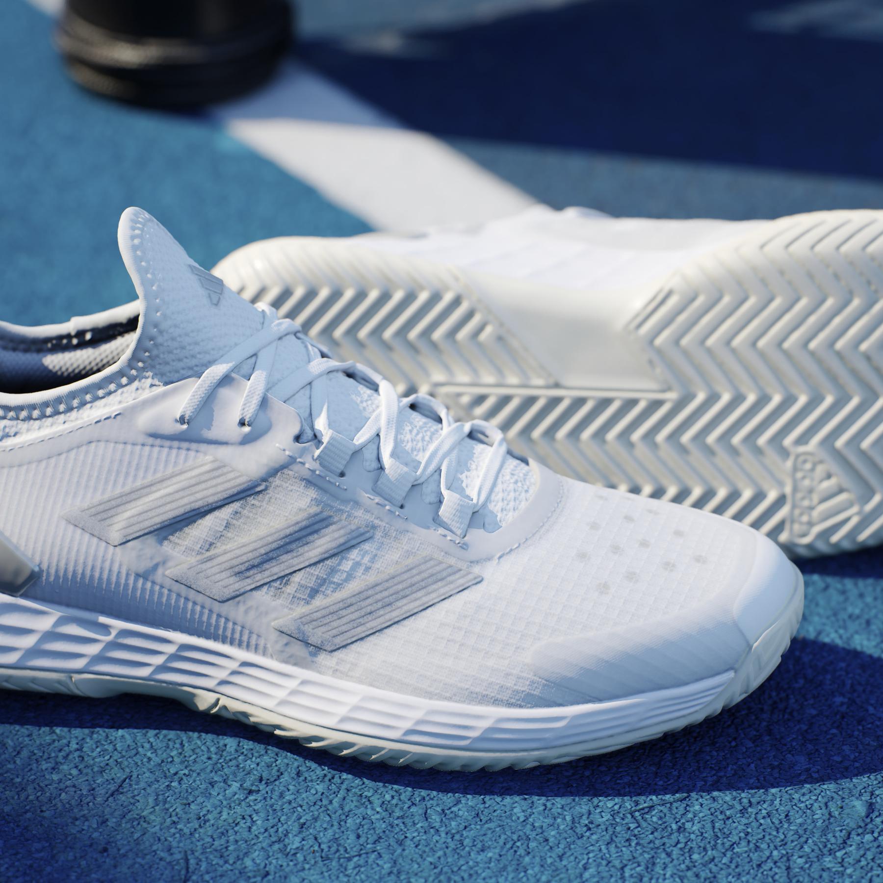 a/d/adidas_id1566_24_footwear_photography_heromrktng_view_11-nw040824x.jpg