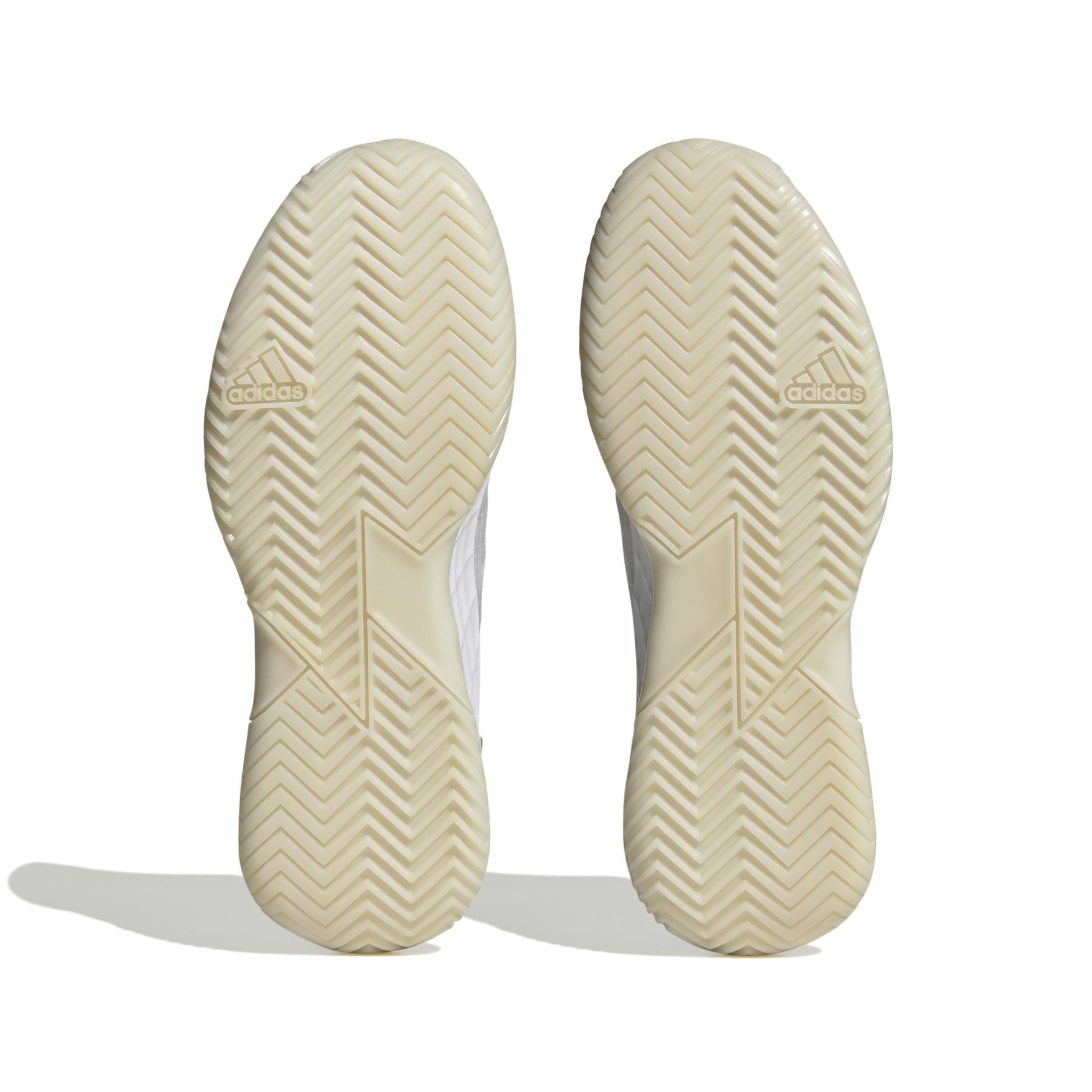 a/d/adidas_id1566_4_footwear_photography_bottom_view_white-nw040824x.jpg