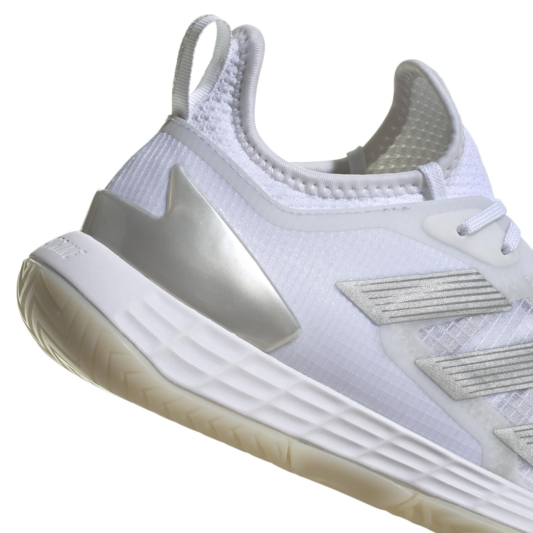 a/d/adidas_id1566_8_footwear_photography_detail_view_1_white-nw040824x.jpg