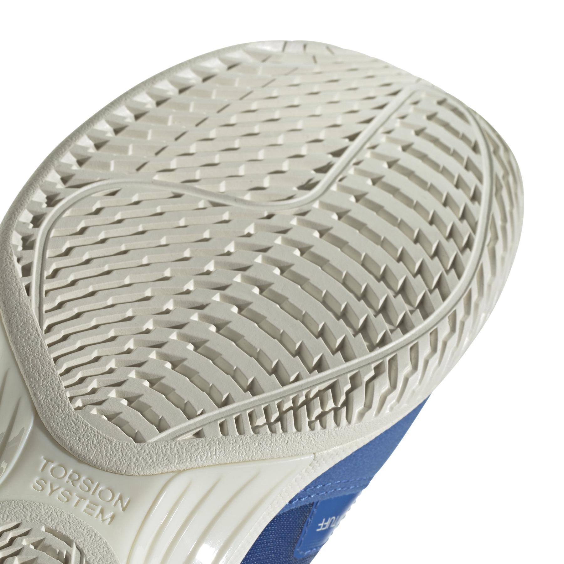 a/d/adidas_id2080_10_footwear_photography_detail_view_3_white-nw040824x.jpg