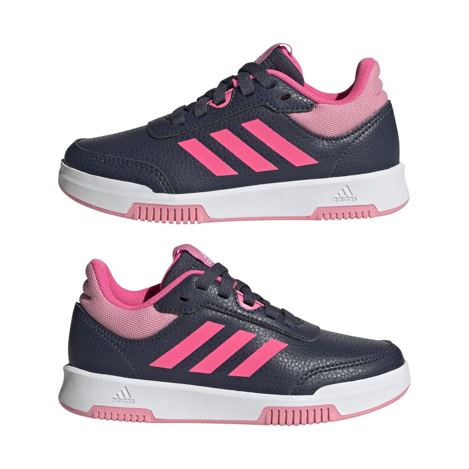 product/a/d/adidas_id2303_10_footwear_photography_mirrored_pair_view_white-nw091625.jpg