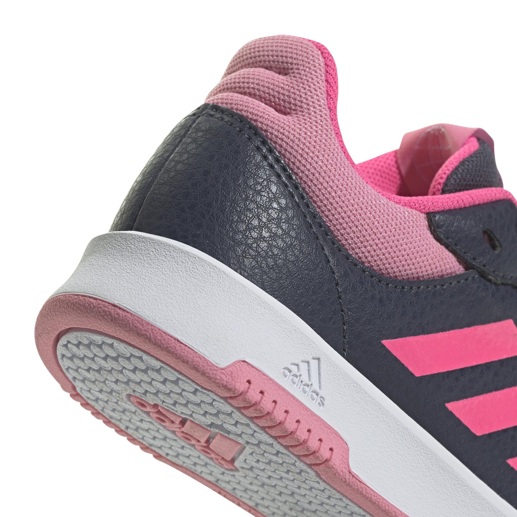 product/a/d/adidas_id2303_9_footwear_photography_detail_view_2_white-nw091625.jpg