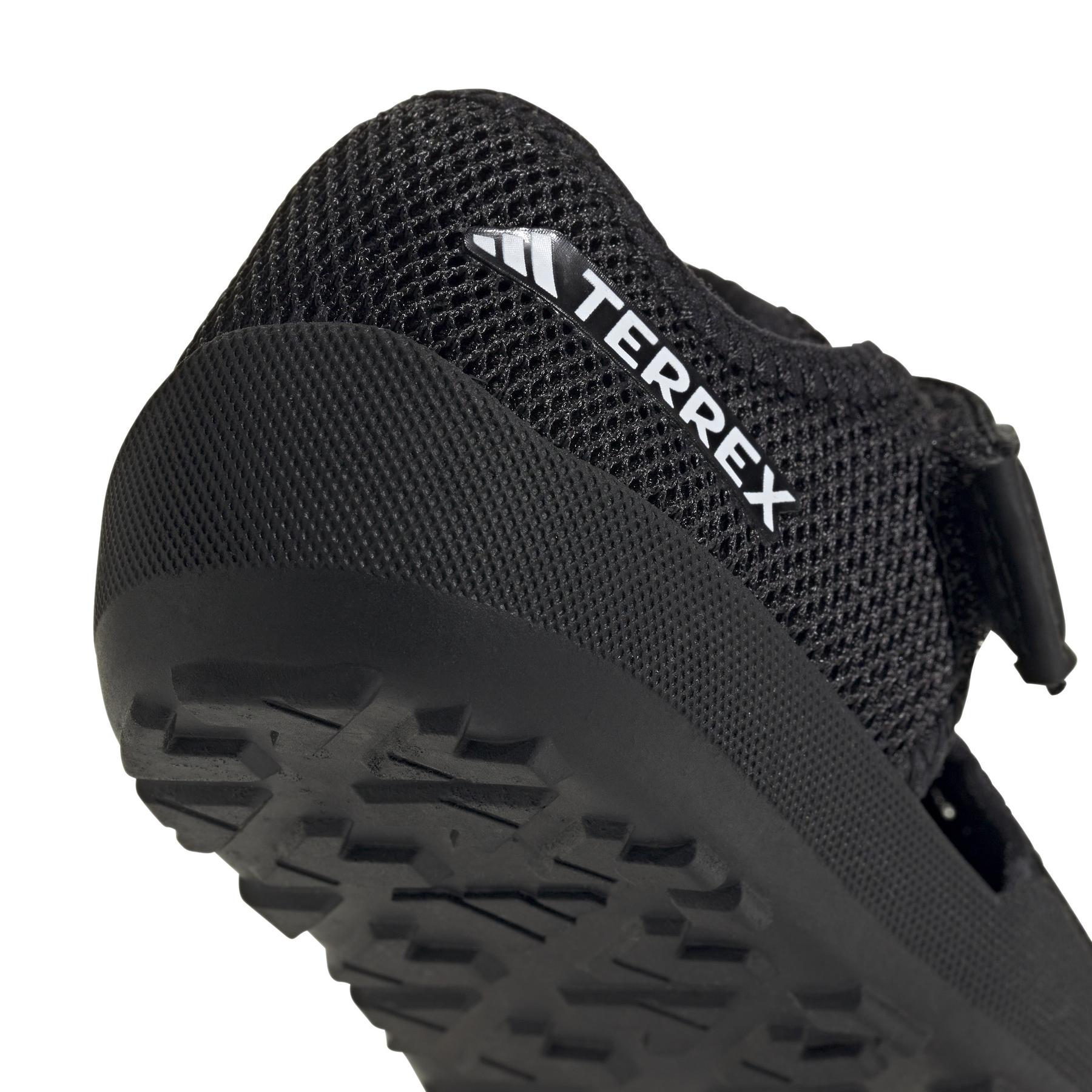 a/d/adidas_id2435_8_footwear_photography_detail_view_1_white-nw052424.jpg