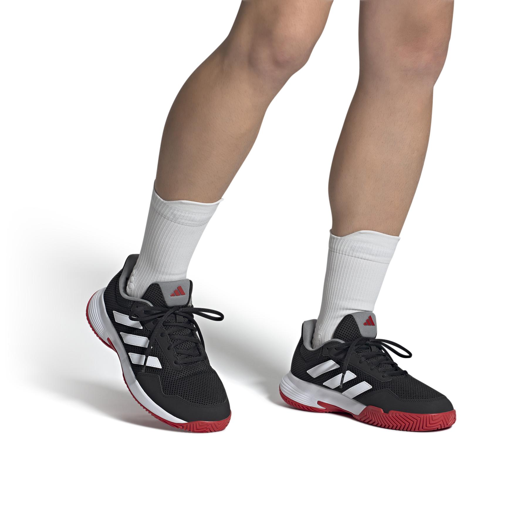 a/d/adidas_id2471_11_footwear_on_model_front_view_whiterep2.jpg