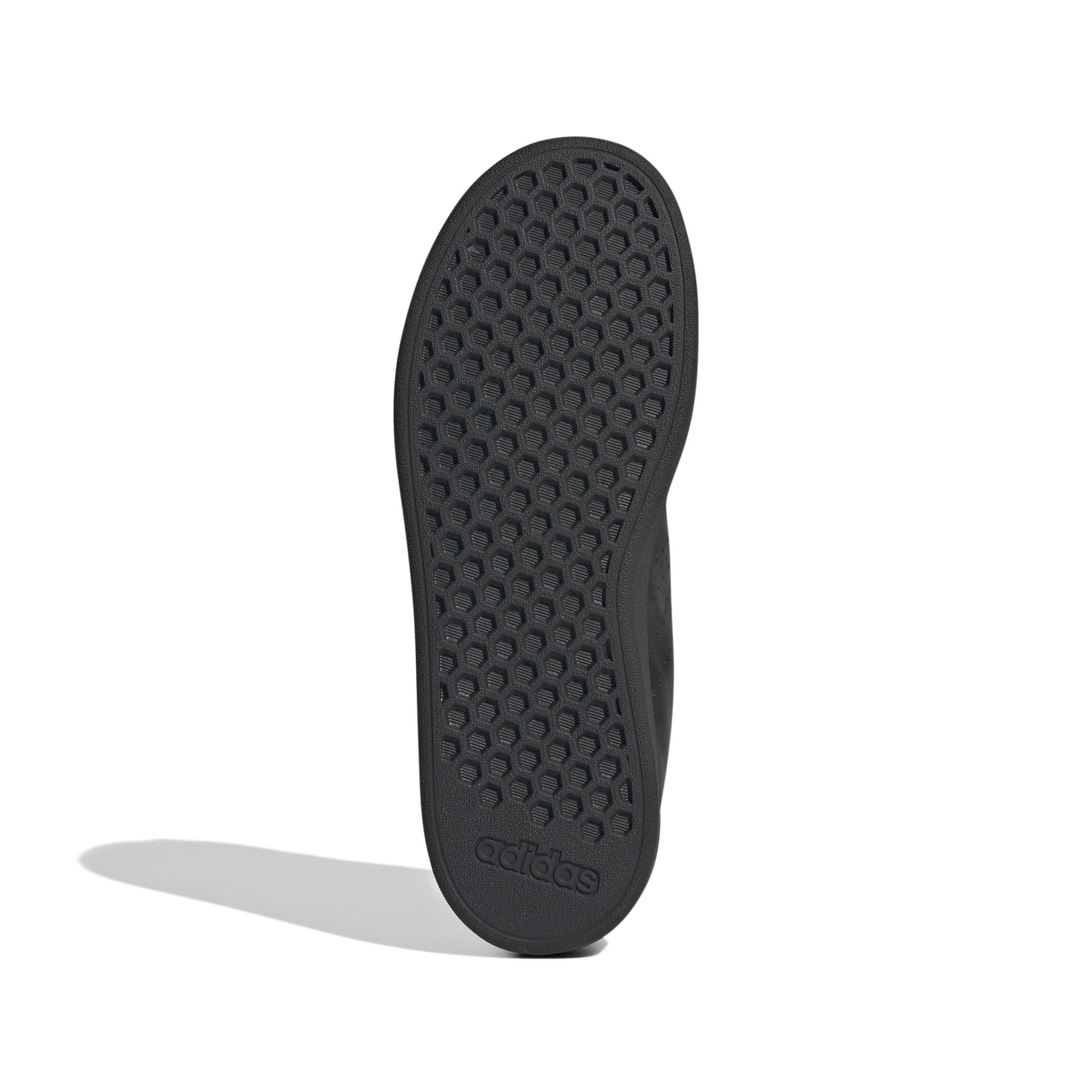 a/d/adidas_id3888_4_footwear_photography_bottom_view_white.jpg