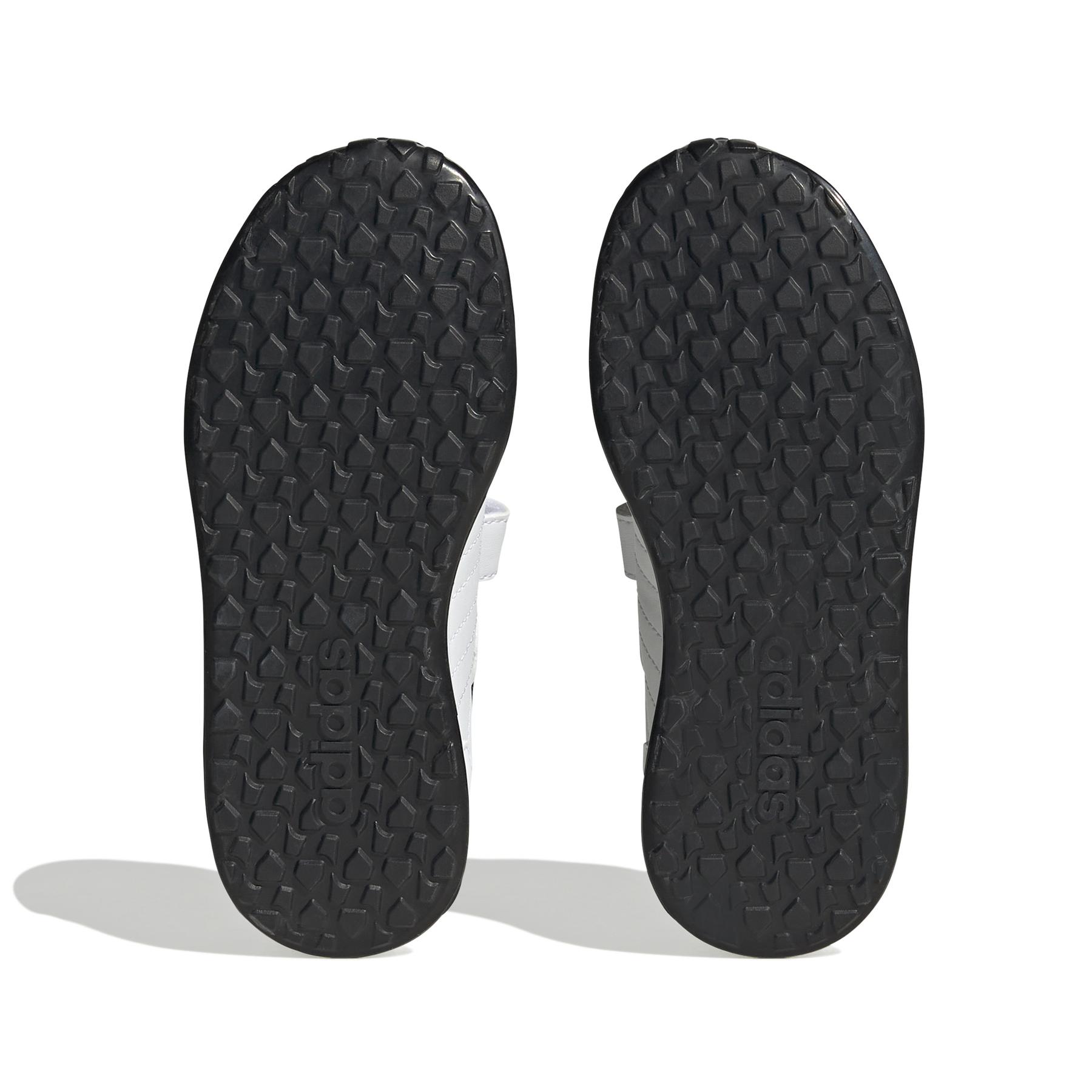 product/a/d/adidas_id4856_4_footwear_photography_bottom_view_white-nw052424.jpg