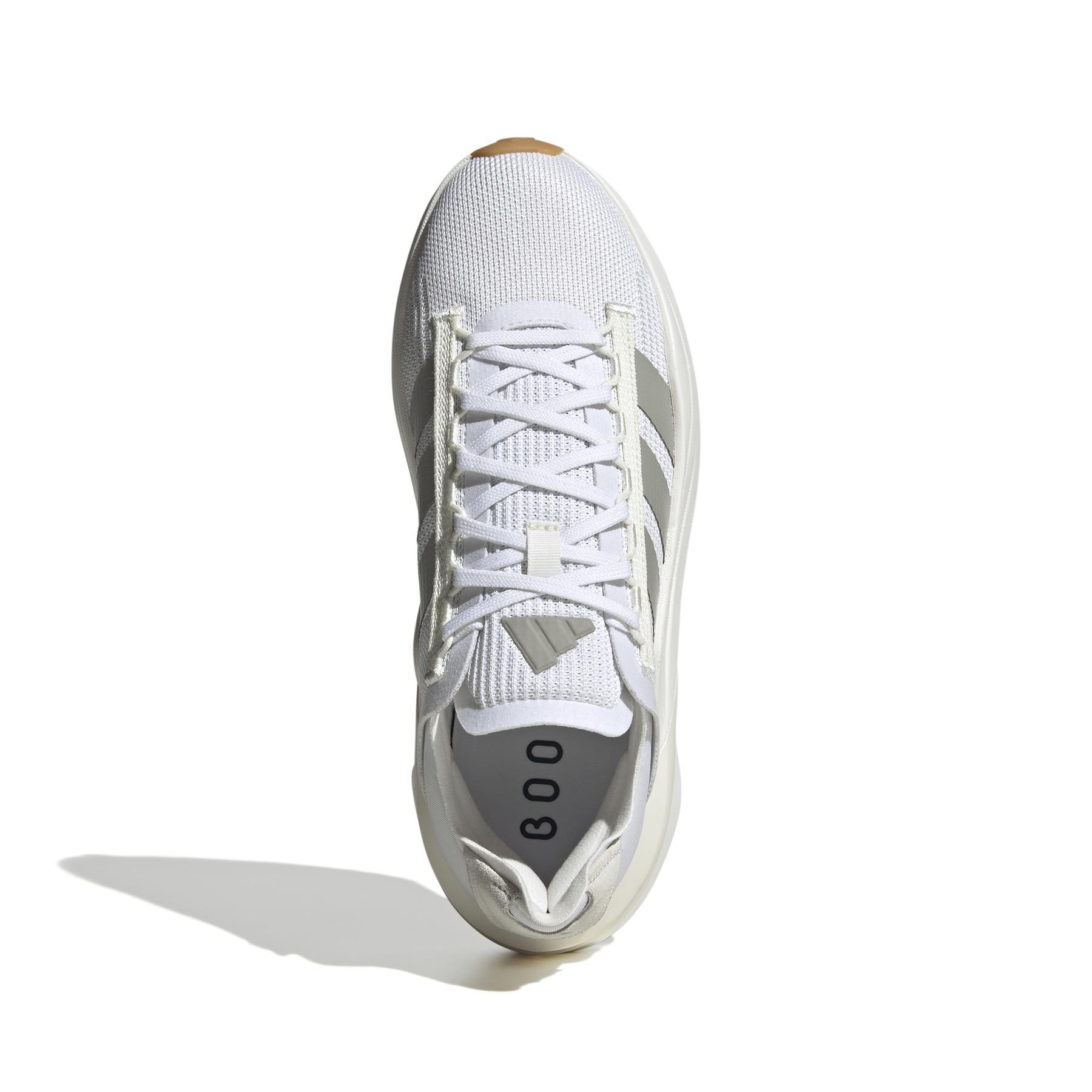 a/d/adidas_id5239_3_footwear_photography_top_portrait_view_white-030824x.jpg