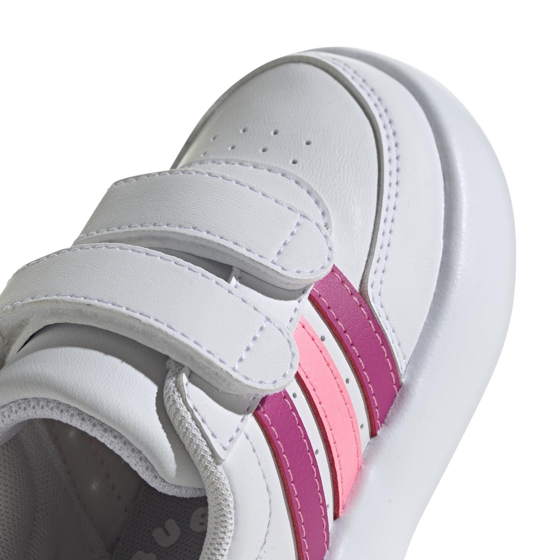 product/a/d/adidas_id5279_8_footwear_photography_detail_view_1_white-nw052424.jpg