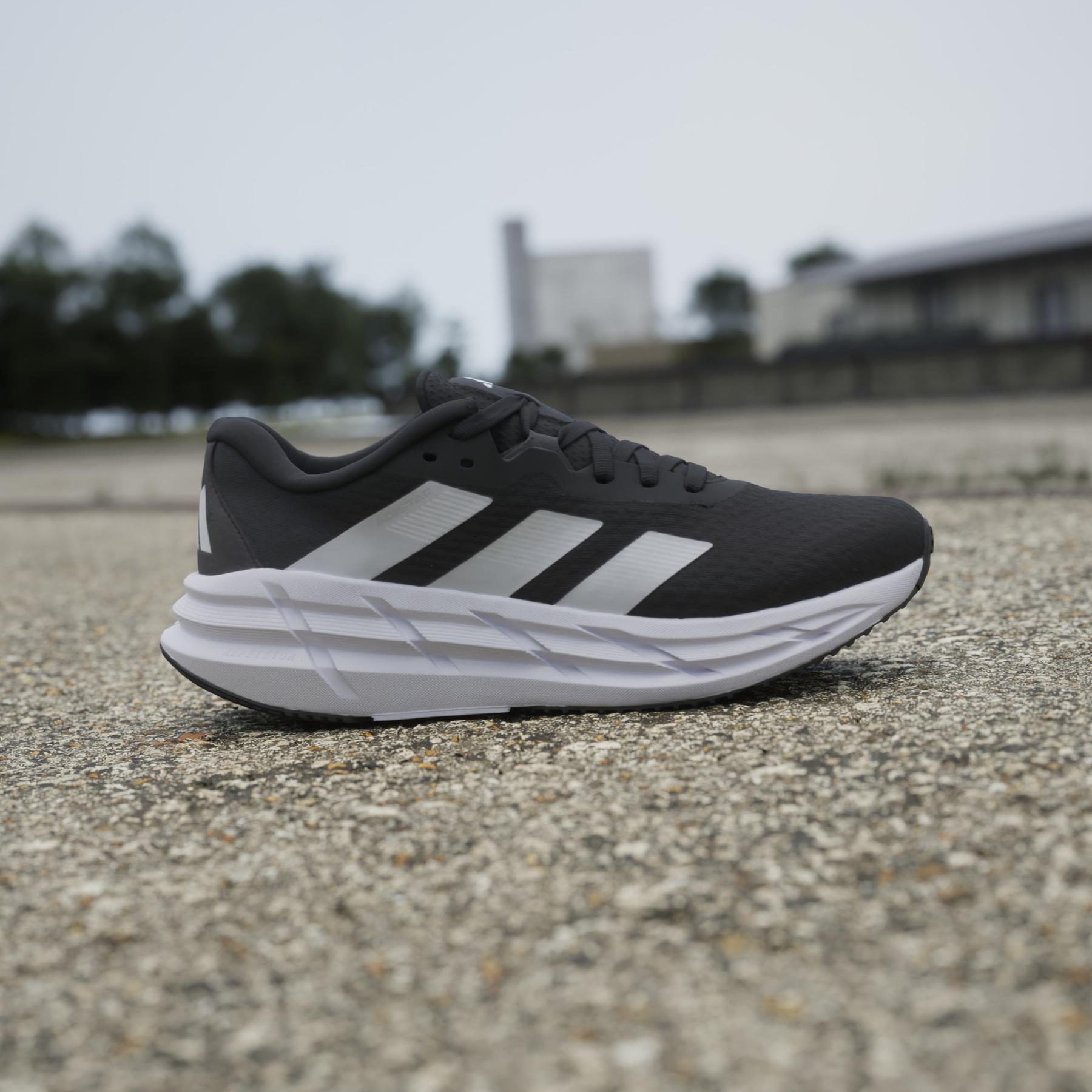 product/a/d/adidas_id6161_18_footwear_photography_heromrktng_view_3.jpg