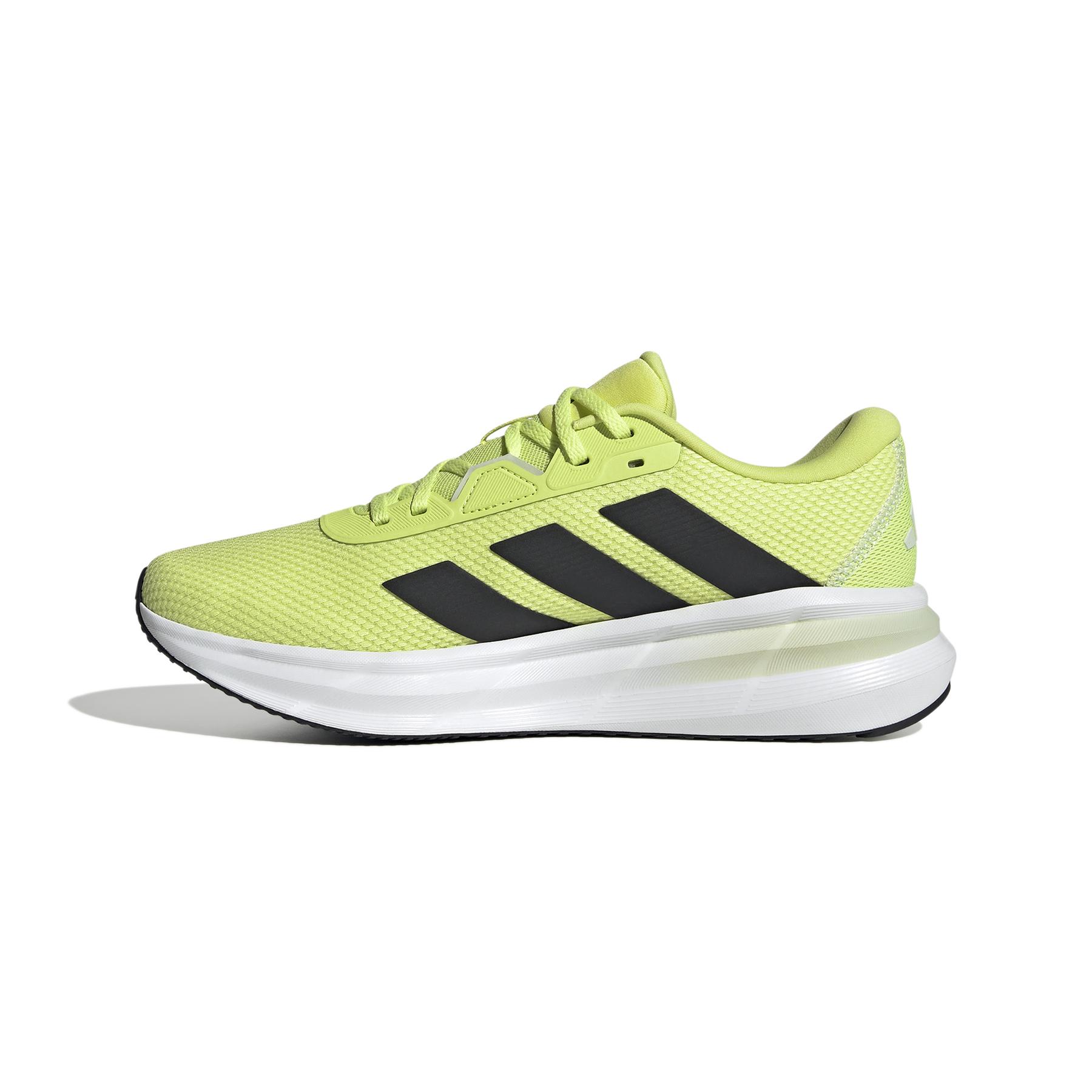 a/d/adidas_id8750_5_footwear_photography_side_medial_center_view_white.jpg