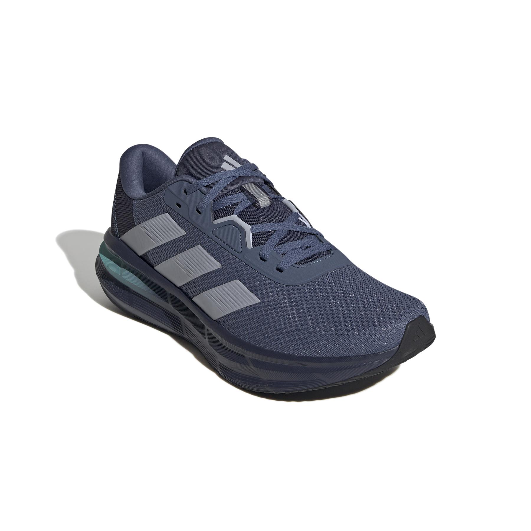 a/d/adidas_id8752_6_footwear_photography_front_lateral_top_view_white.jpg