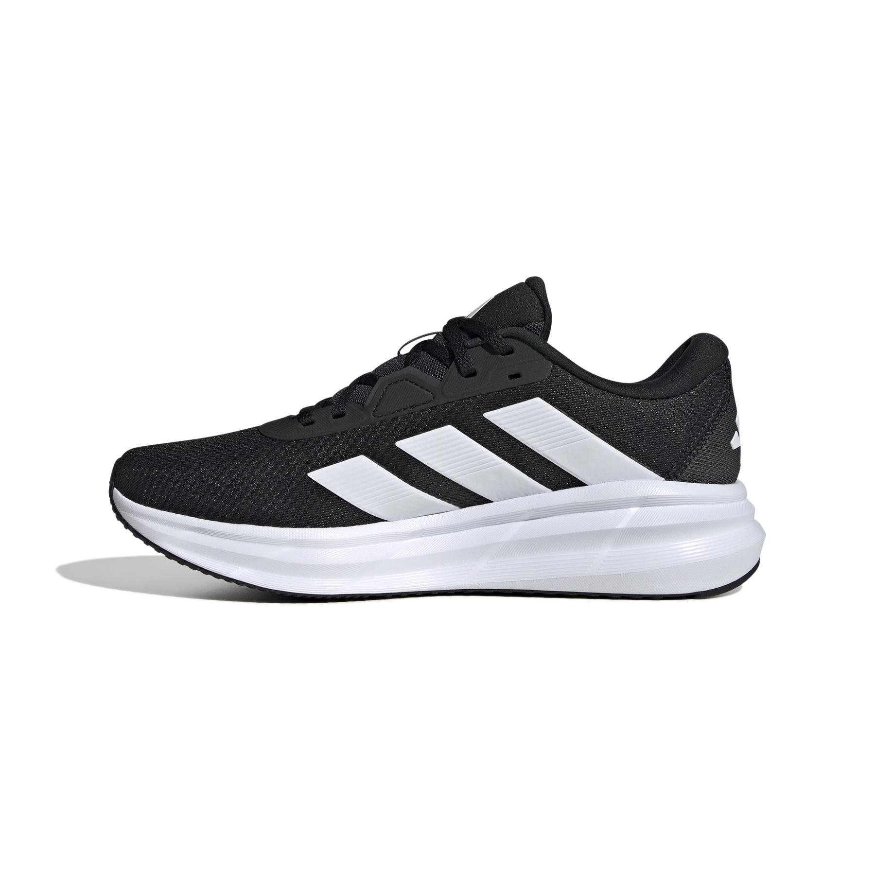 a/d/adidas_id8760_5_footwear_photography_side_medial_center_view_white.jpg