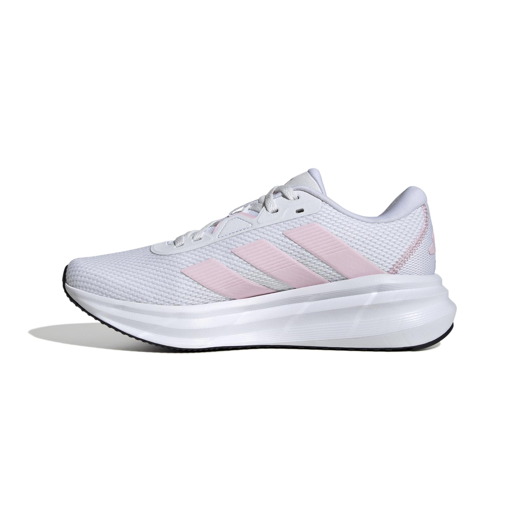 a/d/adidas_id8762_5_footwear_photography_side_medial_center_view_white.jpg
