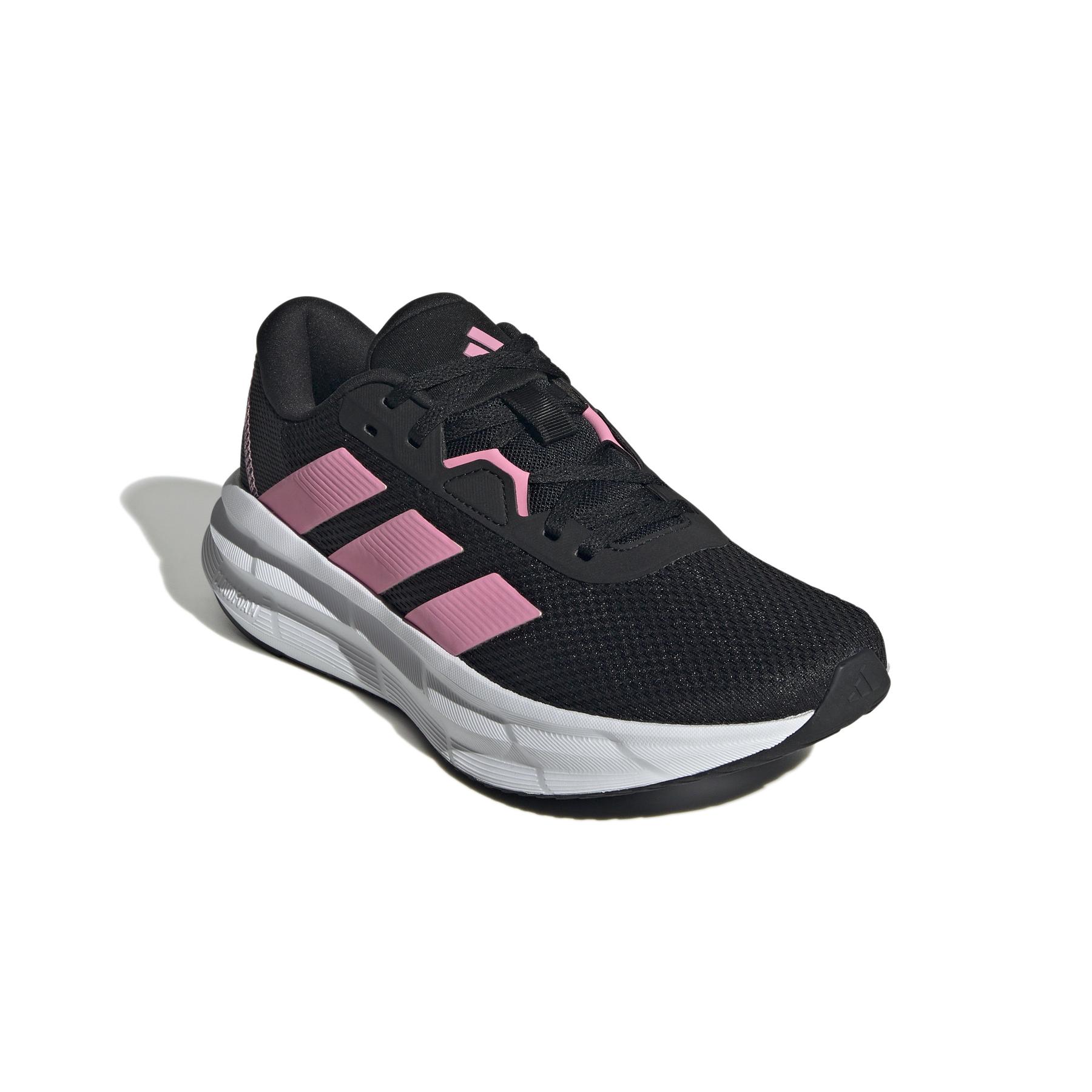 a/d/adidas_id8763_6_footwear_photography_front_lateral_top_view_white.jpg