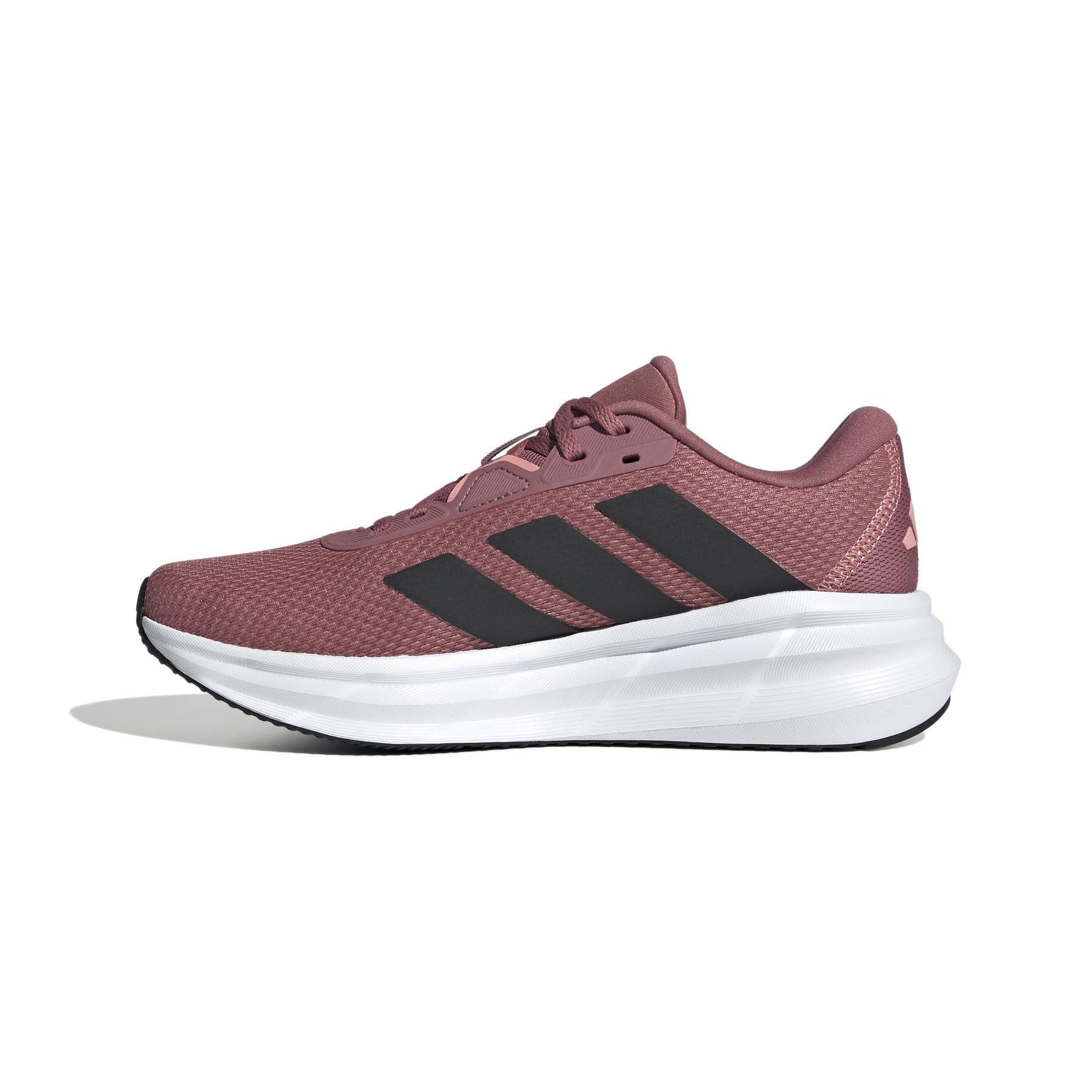 a/d/adidas_id8766_5_footwear_photography_side_medial_center_view_white.jpg