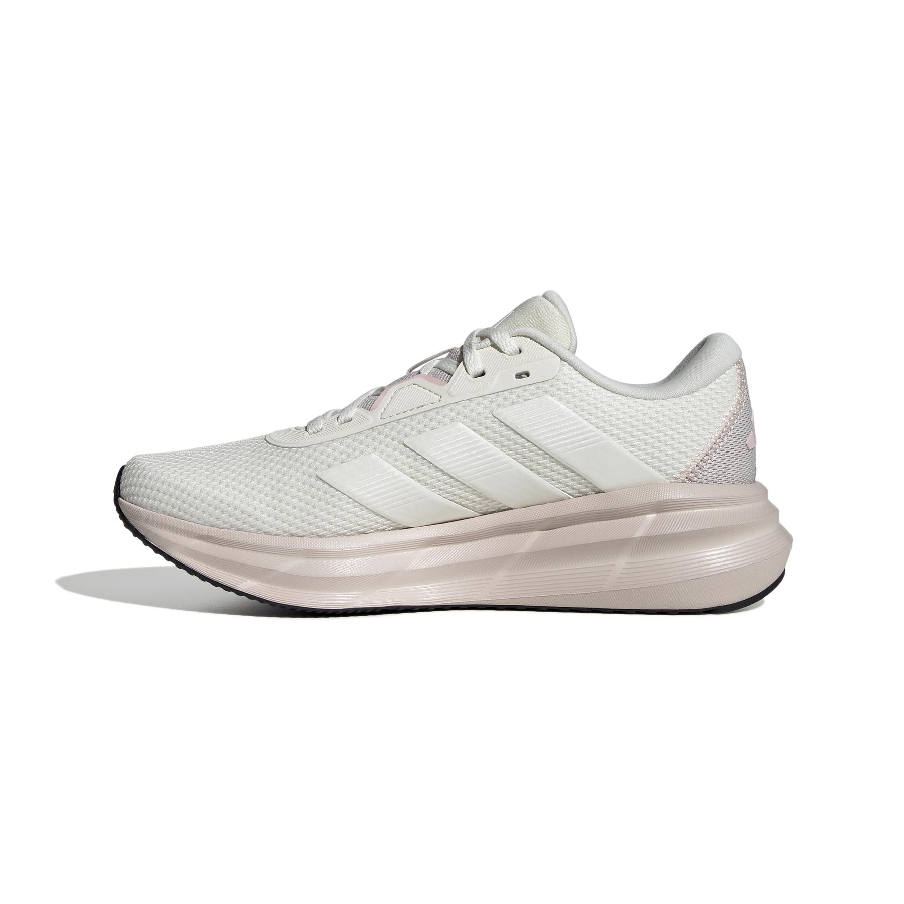 a/d/adidas_id8768_5_footwear_photography_side_medial_center_view_white.jpg