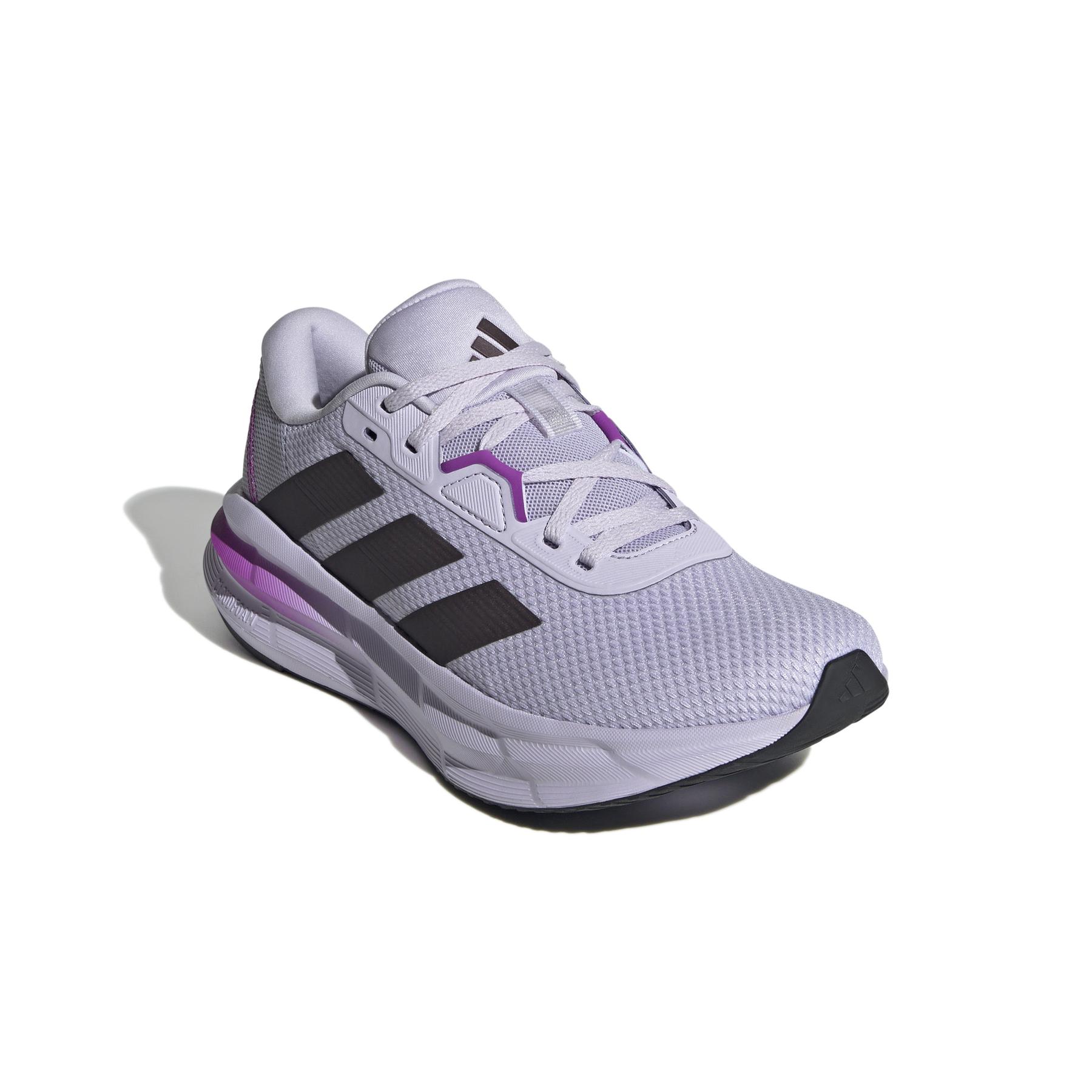 product/a/d/adidas_id8772_6_footwear_photography_front_lateral_top_view_white.jpg