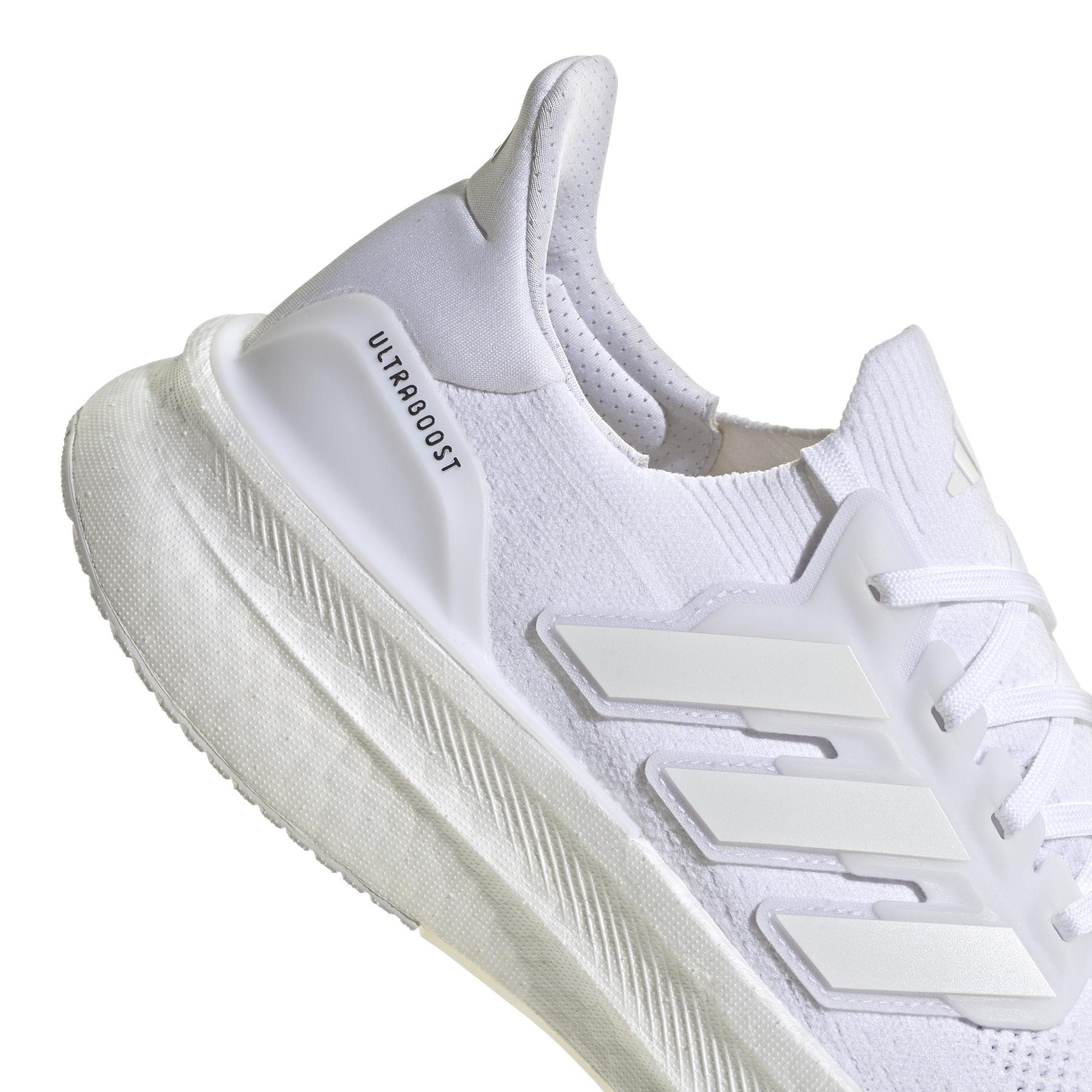 a/d/adidas_id8813_8_footwear_photography_detail_view_1_white.jpg