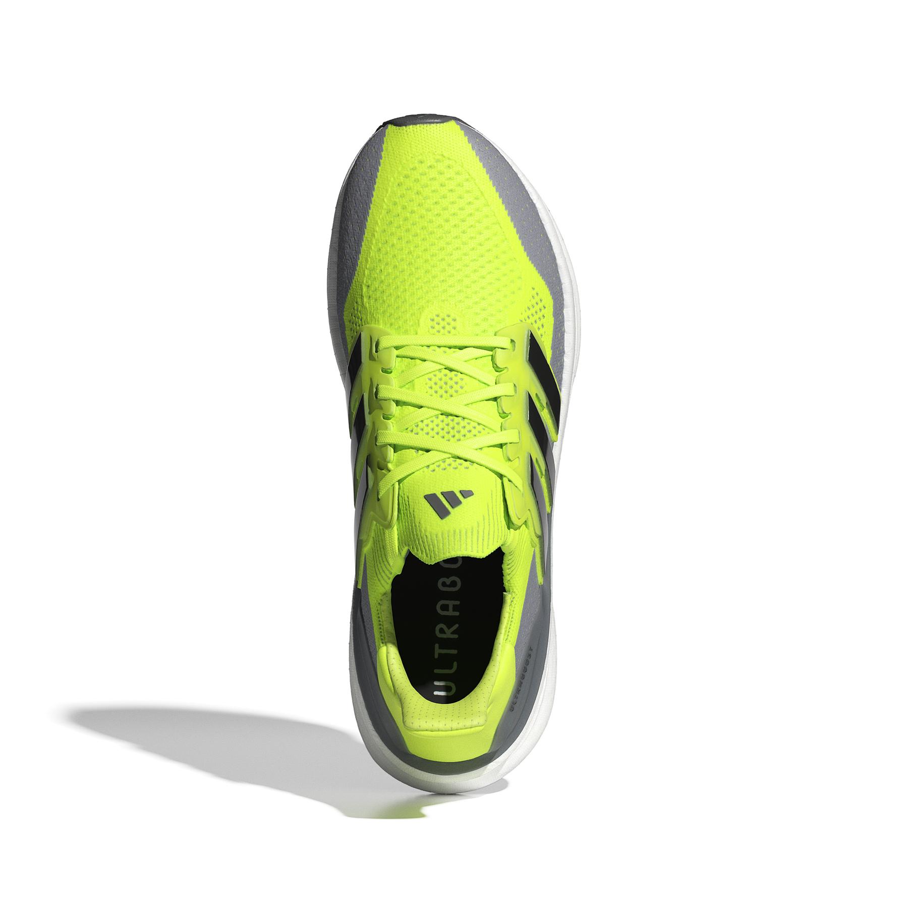 a/d/adidas_id8819_3_footwear_photography_top_portrait_view_white.jpg